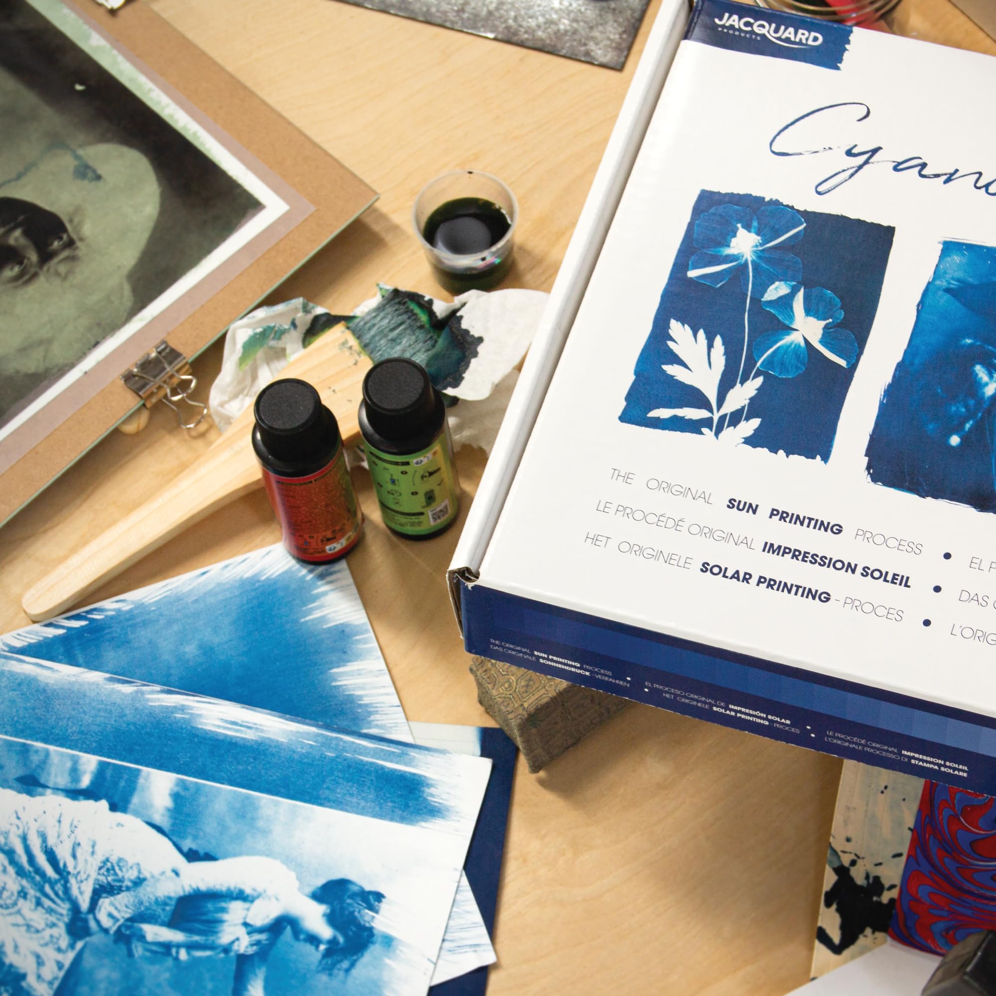 Jacquard Cyanotype Kit for Sun Prints - Complete Sun Printing Kit with Pre-Measured Cyanotype Chemicals, Fine Art Cyanotype Paper, Glass Frame & Accessories - Image 3