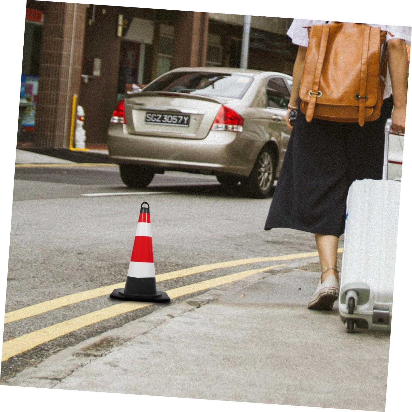 Beaupretty Cône de Signalisation Plastique 45 Cm Réfléchissant Base Stable pour Sécurité Routière, Barrière de Stationnement et Cônes D'entraînement Professionnels