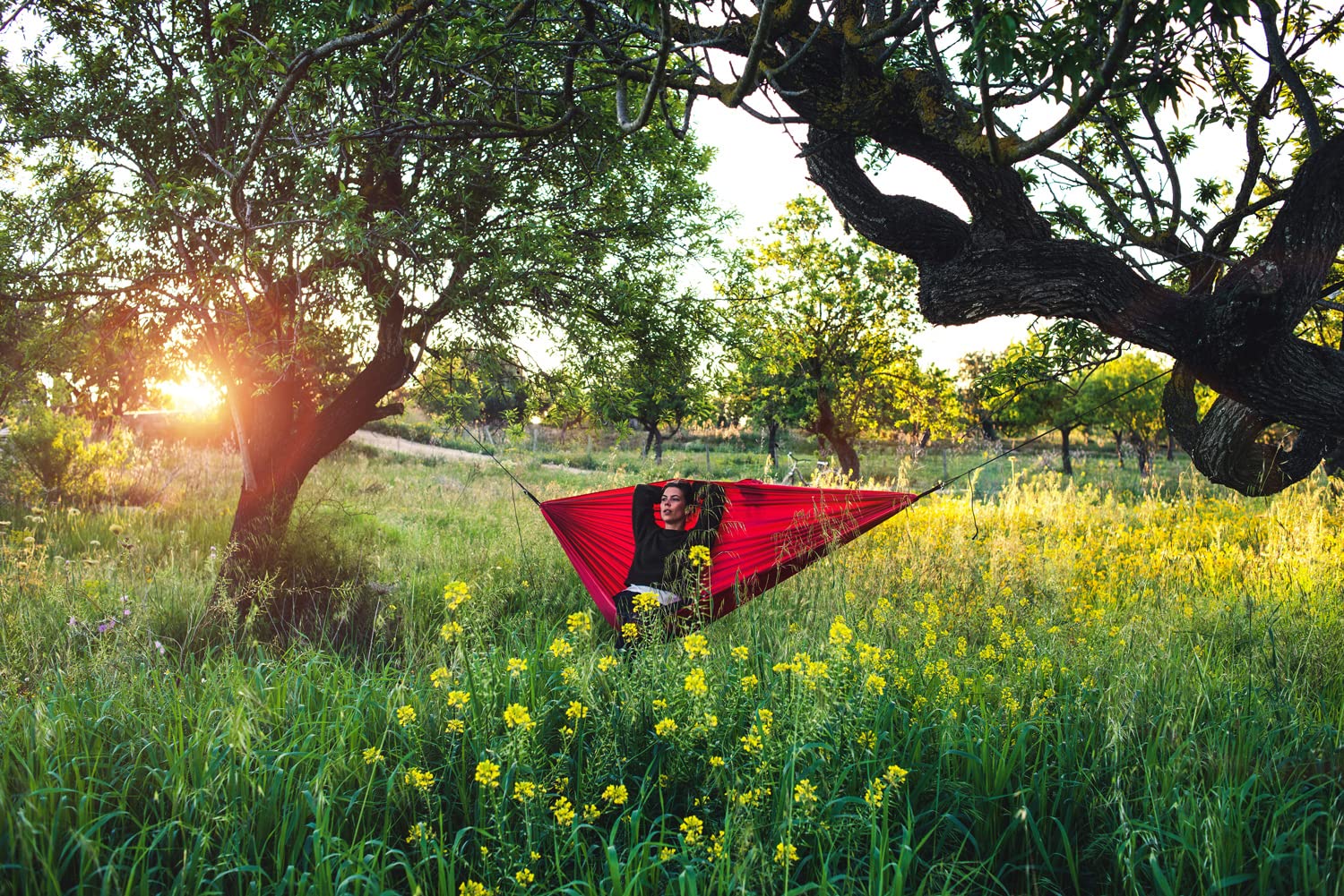 AMAZONAS Ultra-Light XL Hängematte Silk Traveller XL Chili Ultraleicht und komfortabel 385 g 295 x 150 cm Packmaß 25 x 8cm bis 200 kg
