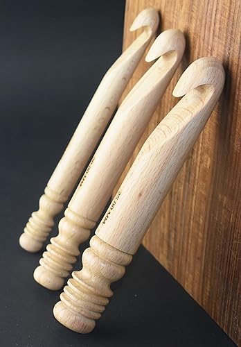 Juego de 3 ganchos de ganchillo grandes, ganchos de hilo de madera con asas ergonómicas de agarre suave, enormes ganchos de ganchillo para mantas