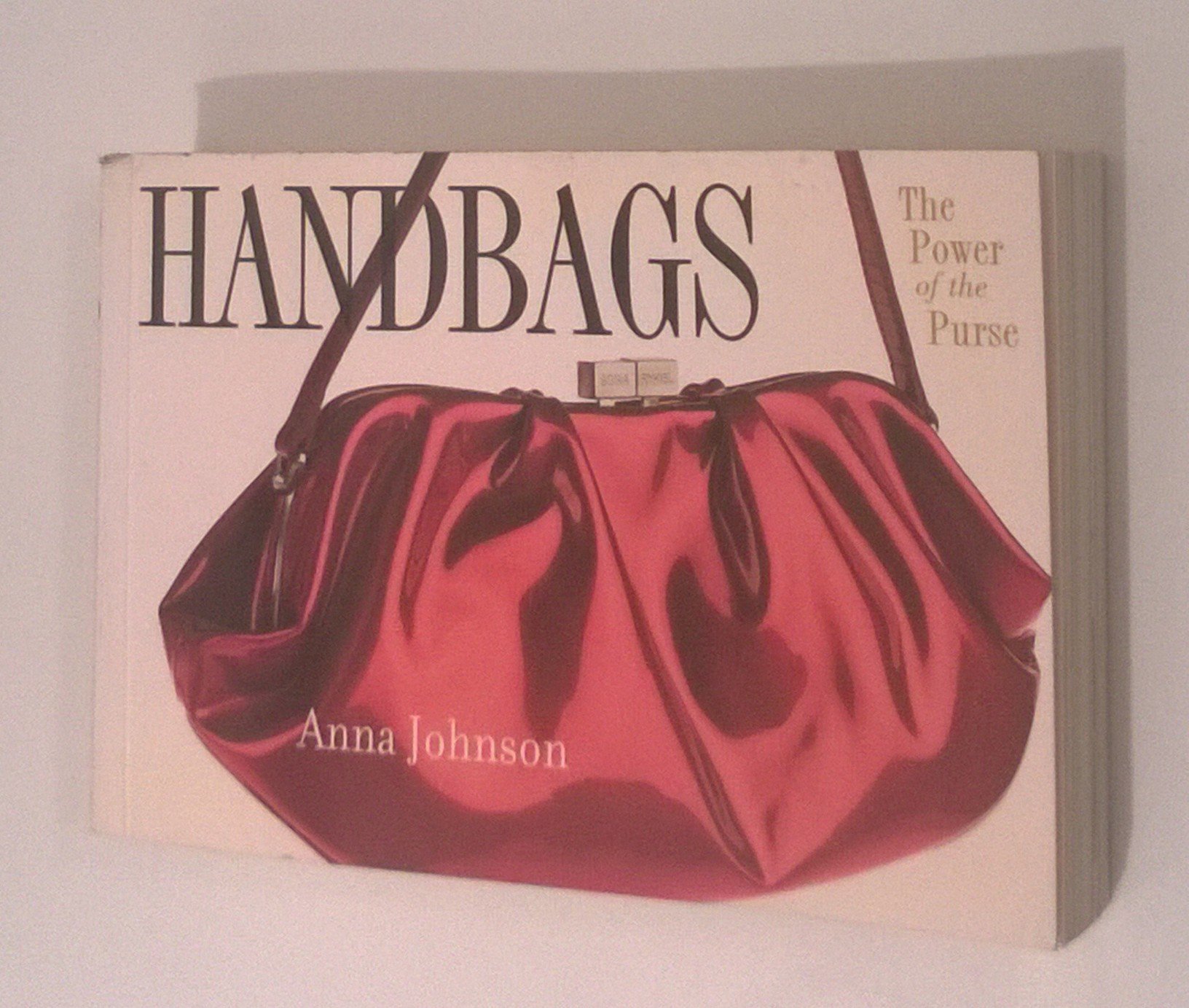 洋書 Three Black Skirts by Anna Johnson Three Black Skirts: All You Need to Survive: Johnson, Anna