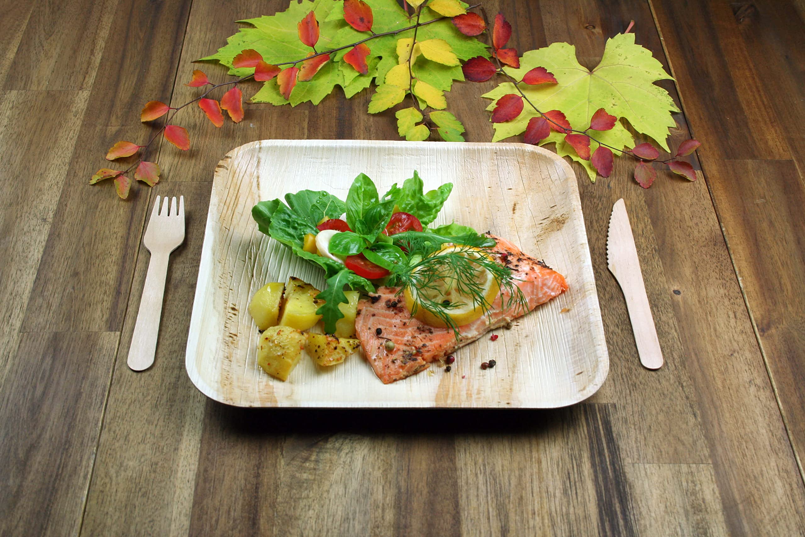Platos Desechables de Hoja de Palma y Cubiertos de Madera - Set de 25 Cuadrados 25x25 cm, Cuchillos y Tenedores - Vajilla Biodegradable - Elegantes para Fiestas - como Menaje de Bambu