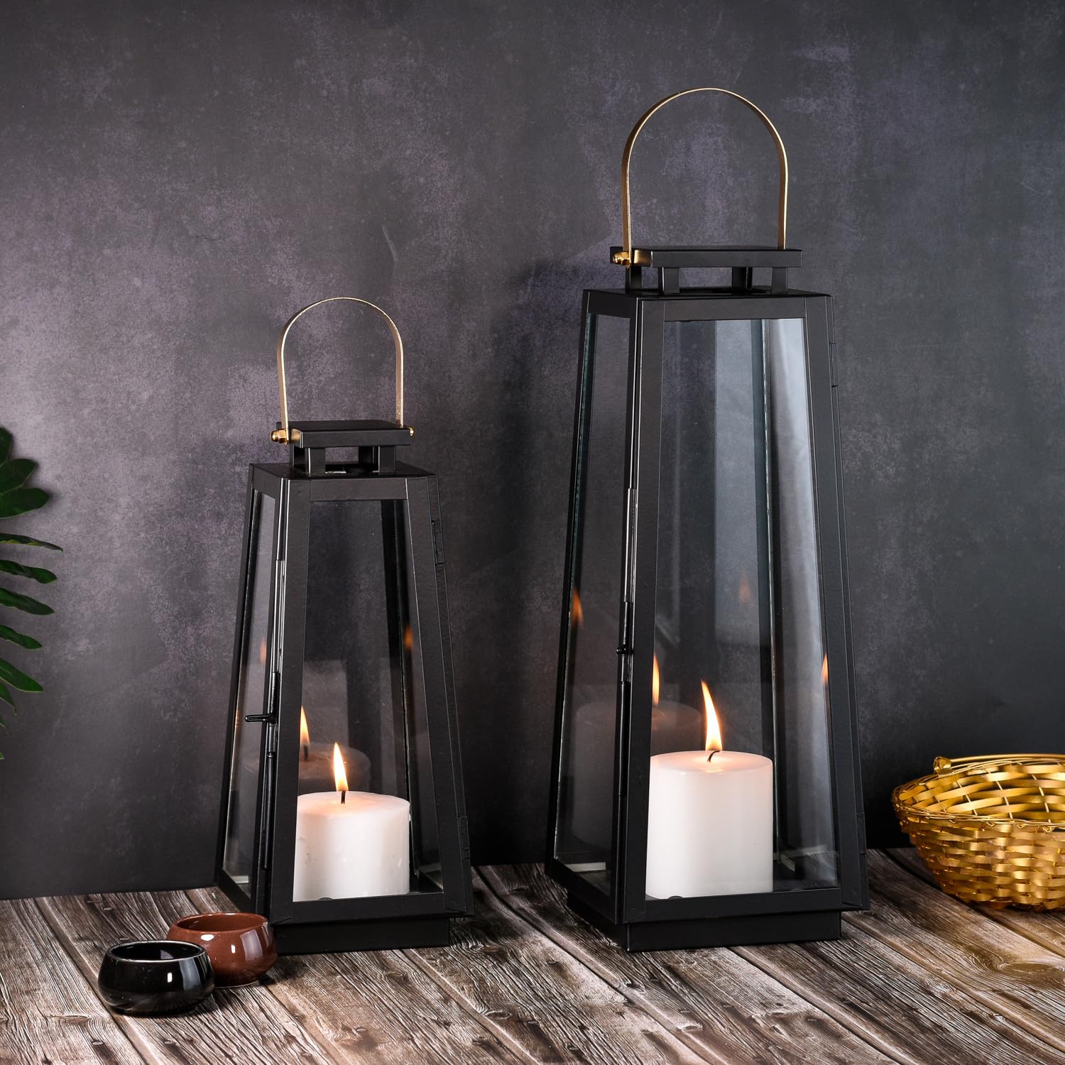 Skandinavisches Gartenwindlicht Eirik edel aus Metall in Schwarz 40 cm