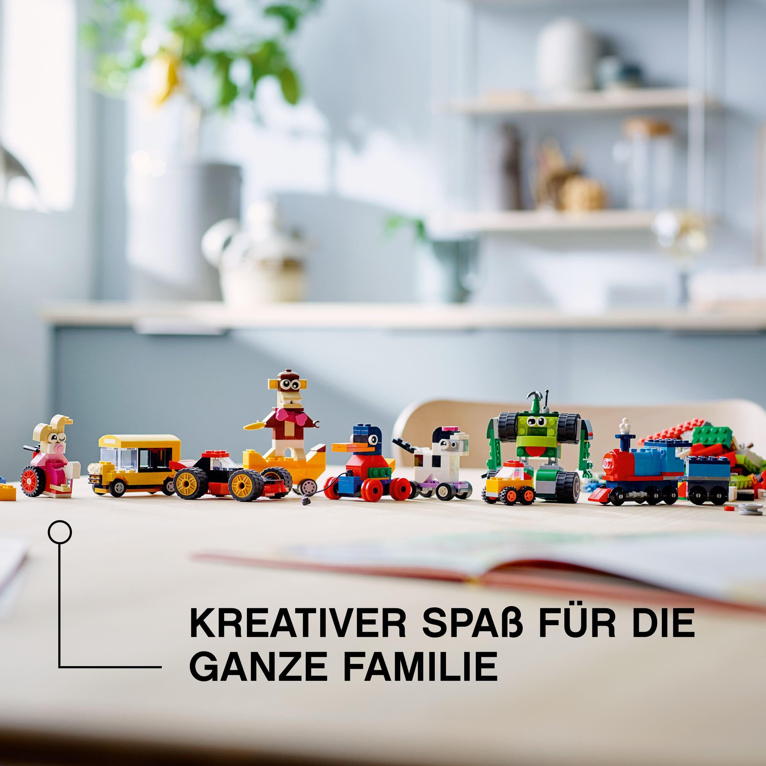 LEGO 11014 Classic Steinebox mit Rädern, Bausteinen und mehr, Baue Spielzeugauto, Zug, Bus, Roboter und vieles mehr, Spielzeug für Kinder, Jungen und Mädchen ab 4 Jahren, Geschenkidee