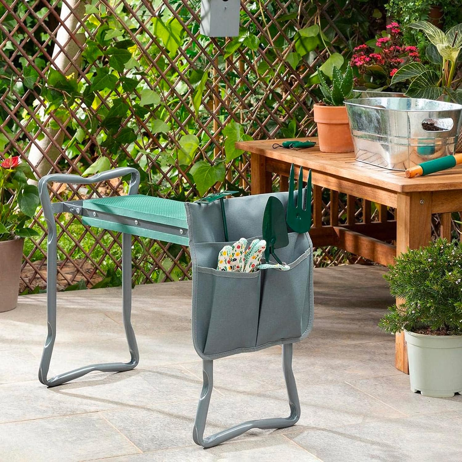 Avilia Klappbarer Gartenstuhl – Hocker mit Werkzeugtasche, 2 Positionen, zusammenklappbar, aus Eisen und Oxford-Gewebe, 60 x 49 x 27,5 cm, Grau und Grün