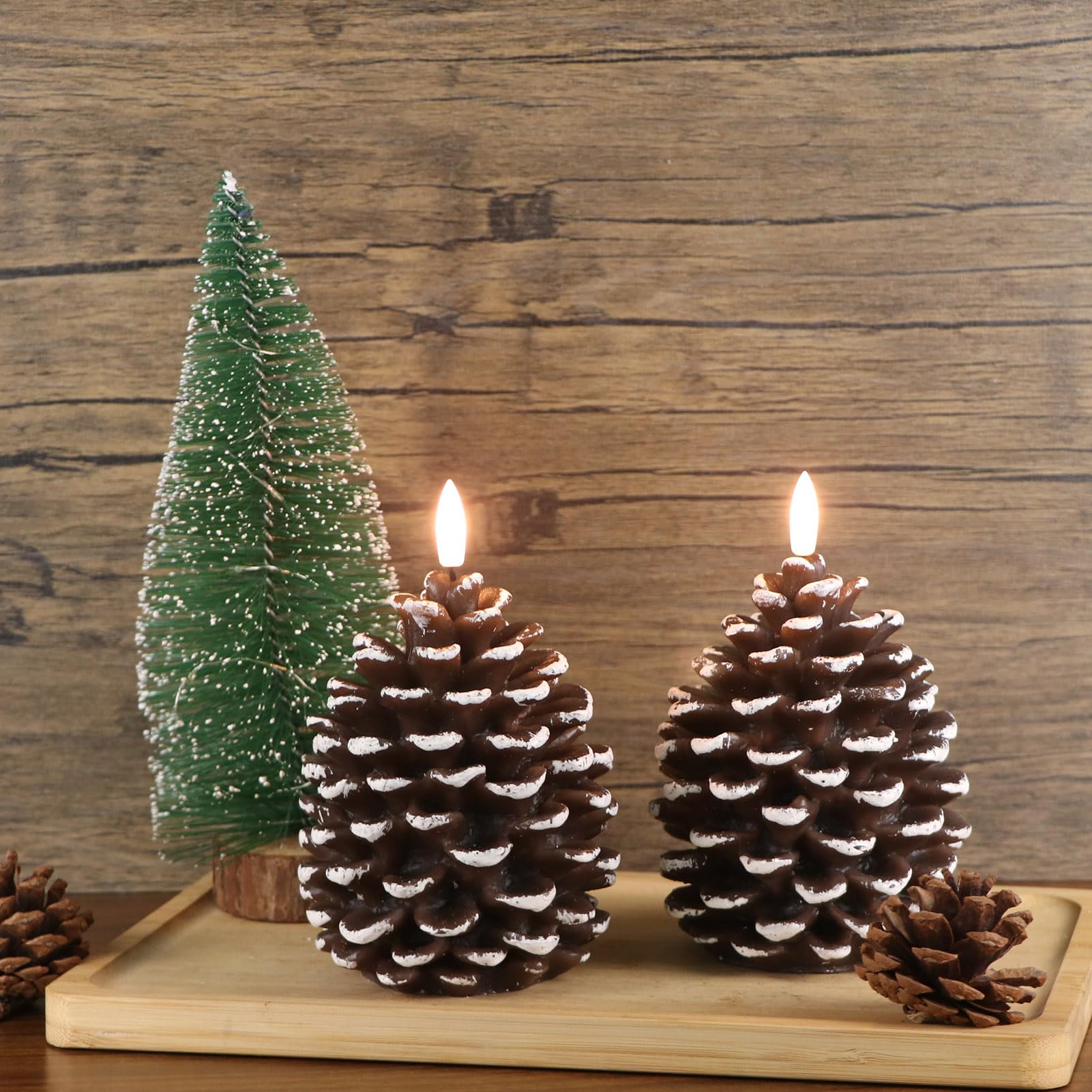 Candele a LED senza fiamma a forma di pigna con timer 6H, candele a pilastro cerose a batteria, confezione da 2 candele natalizie tremolanti con ghianda tremolante, decorazioni natalizie