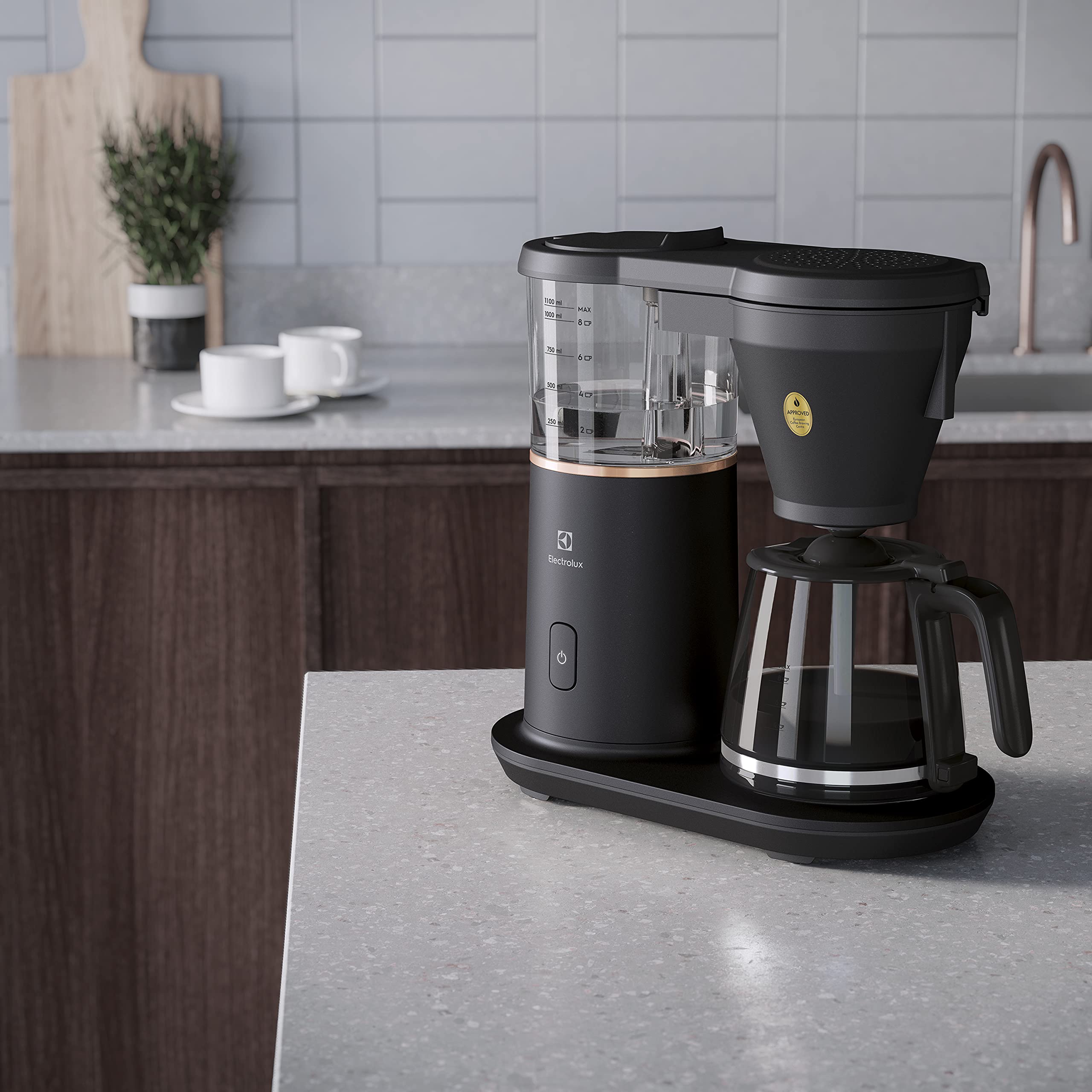 Electrolux Macchina da caffè Explore 7 E7CM1-2GB, sperimenta il gusto del caffè davvero buono, tecnologia di versamento automatico, caffettiera per 1.1 litri, colore Granite Black