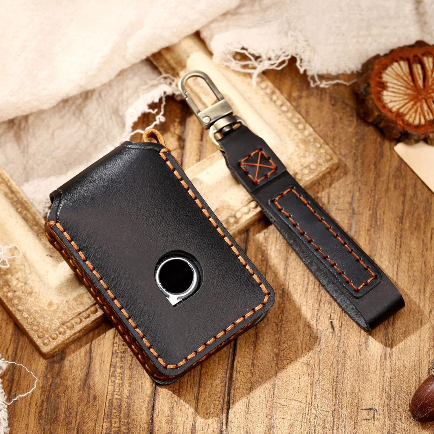 HIBEYO Leder Car Key Fob Cover with keychain fits for VOLVO XC90 S90 V90 XC60 Volvo XC40 V60 S60 Polestar1 T5 T6 T8 Car Key Case Cover Jacket Smart Remote Car Key Keyless Entry Holder 4 button Black