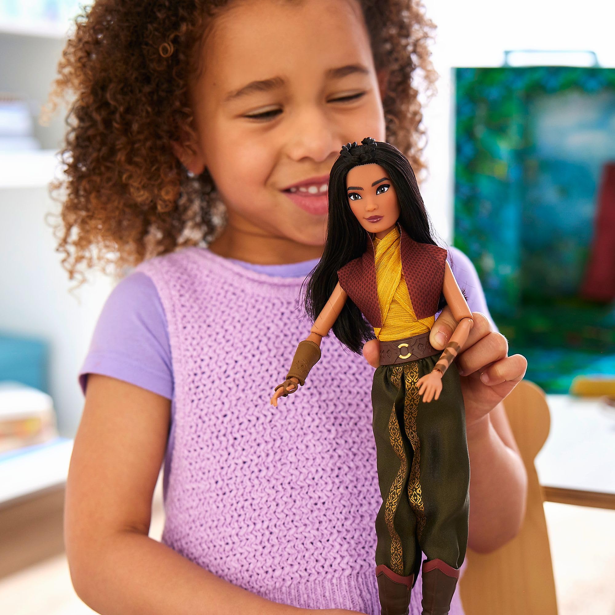 Disney Store - Muñeca Story Doll oficial de Raya (Raya y el último dragón), juguete totalmente articulable de 29 cm con accesorios, para niños y niñas de más de 3 años