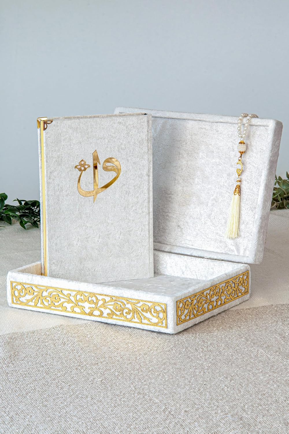 ihvan online Velvet Covered Quran Book in Arabic and Prayer Beads, Elegant Decorative Box, Islamic Decorations for Home, Muslim Home & Table Decor, Islamic Ramadan Eid Gifts, Black