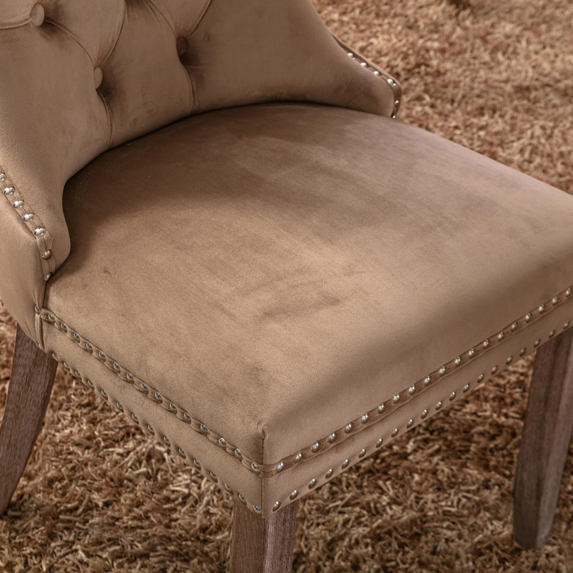Lot de 4 Chaises de Salle à Manger, Chaise Salle a Manger Haut Dos en Velours, Chaise à Manger Rembourrée Douce avec Jambes en Bois, Décoration Rivets, Supporter Un Poids de 130kg, Khaki