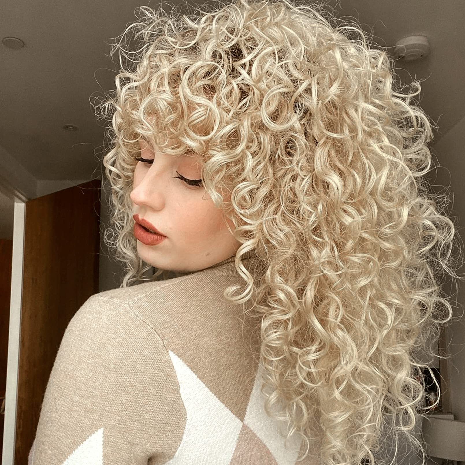 Image of Wavy voluminous ash blonde shag