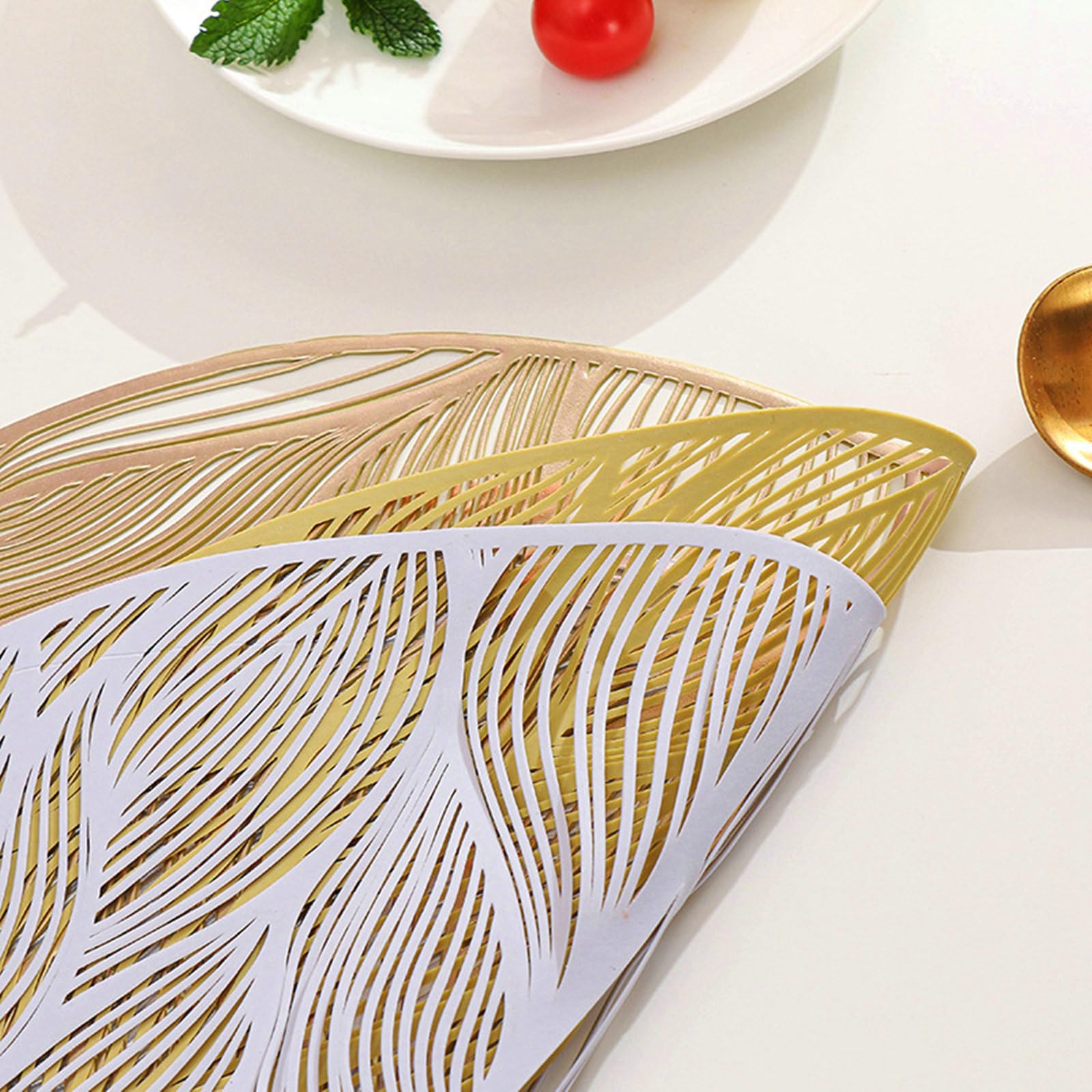 Mantel individual redondo plateado con patrón de hojas para comedor, cocina o decoración navideña, 38 cm, juego de 10