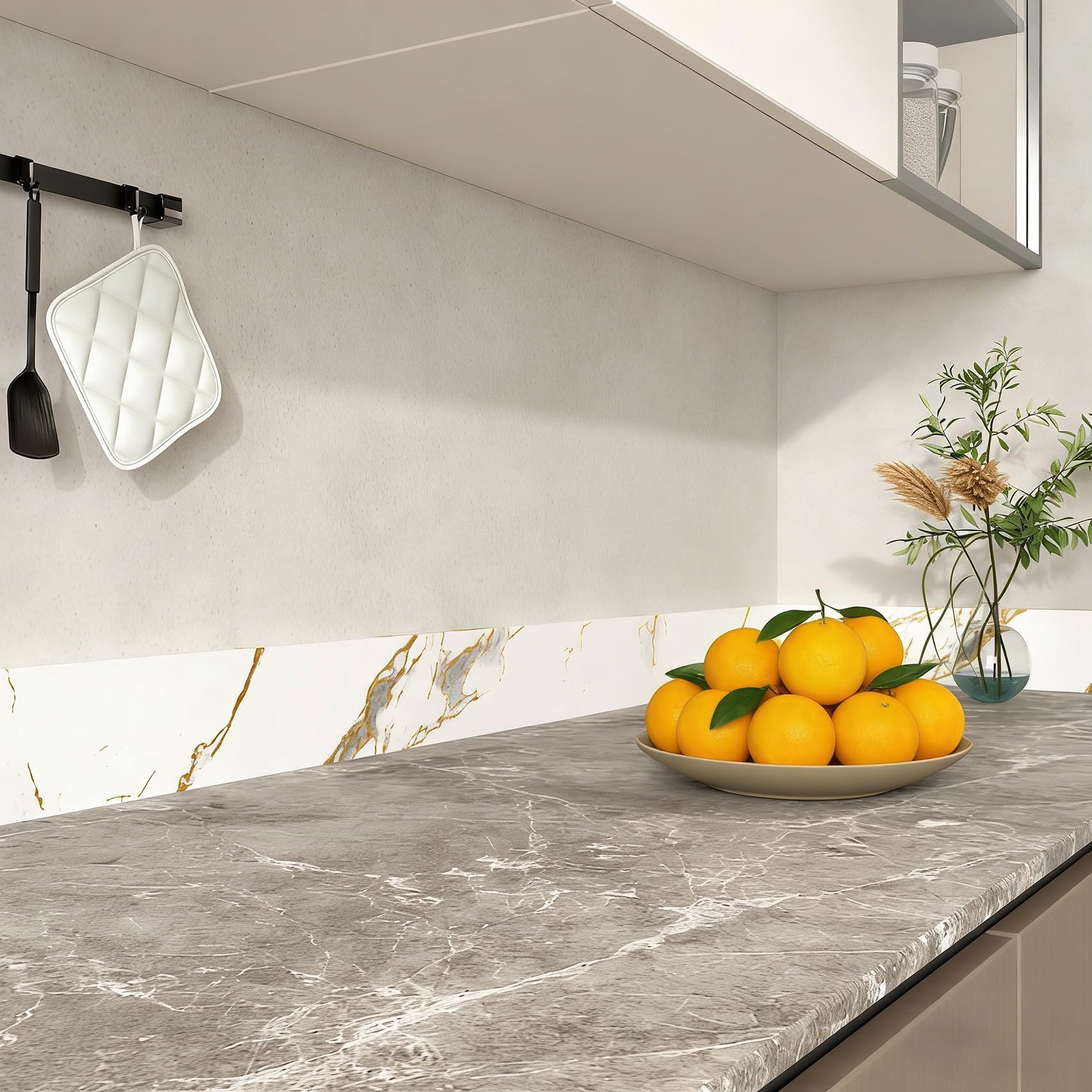 Decotalk Bordo Adesivo per Mobili Bianco e Oro Effetto Marmo 7.6X600cm Bordi Adesivi per Pareti Carta da Parati Autoadesiva Muro Bianca Nastro Adesivo Decorativa Bordo Specchio Linee Murali Rimovibile