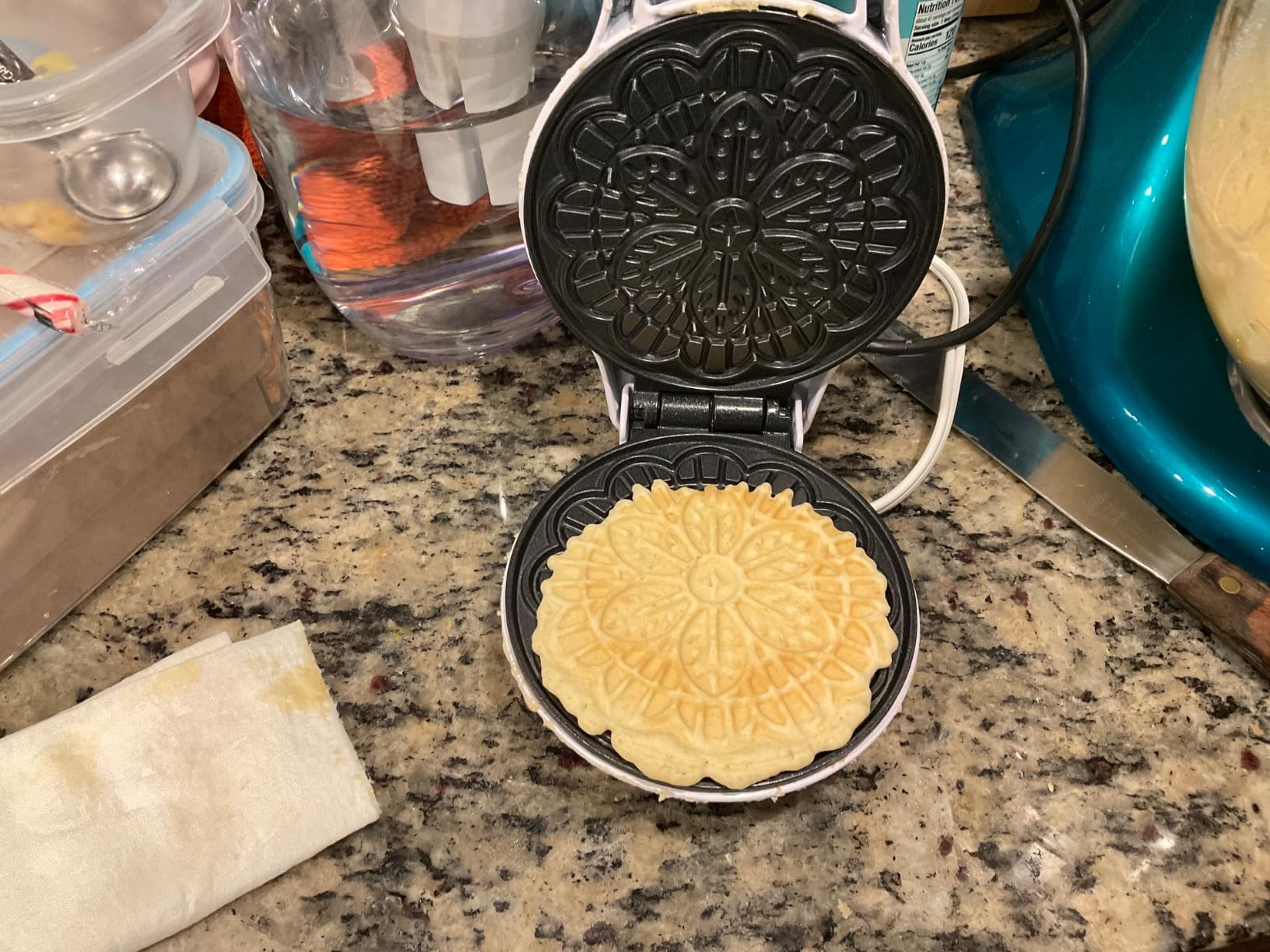 Machine à Pizzelle Mini électrique - Fait Des Gaufres Italiennes De 10.2cm - Presse Antiadhésive, Guide Recettes Inclus - 4