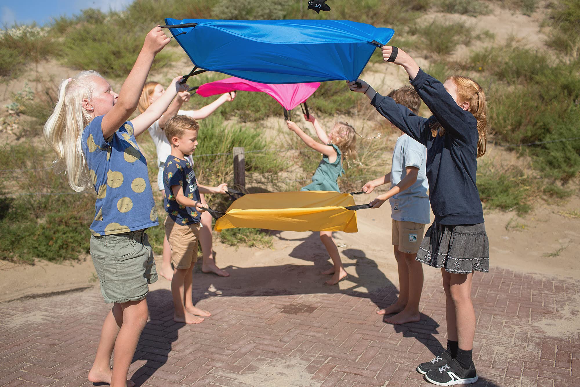 BS Toys Paracadute di Scoiattolo - Gioco di volo e conteggio per bambini, idee di gioco divertenti e facili da comprendere, contiene paracadute per 2-20 giocatori