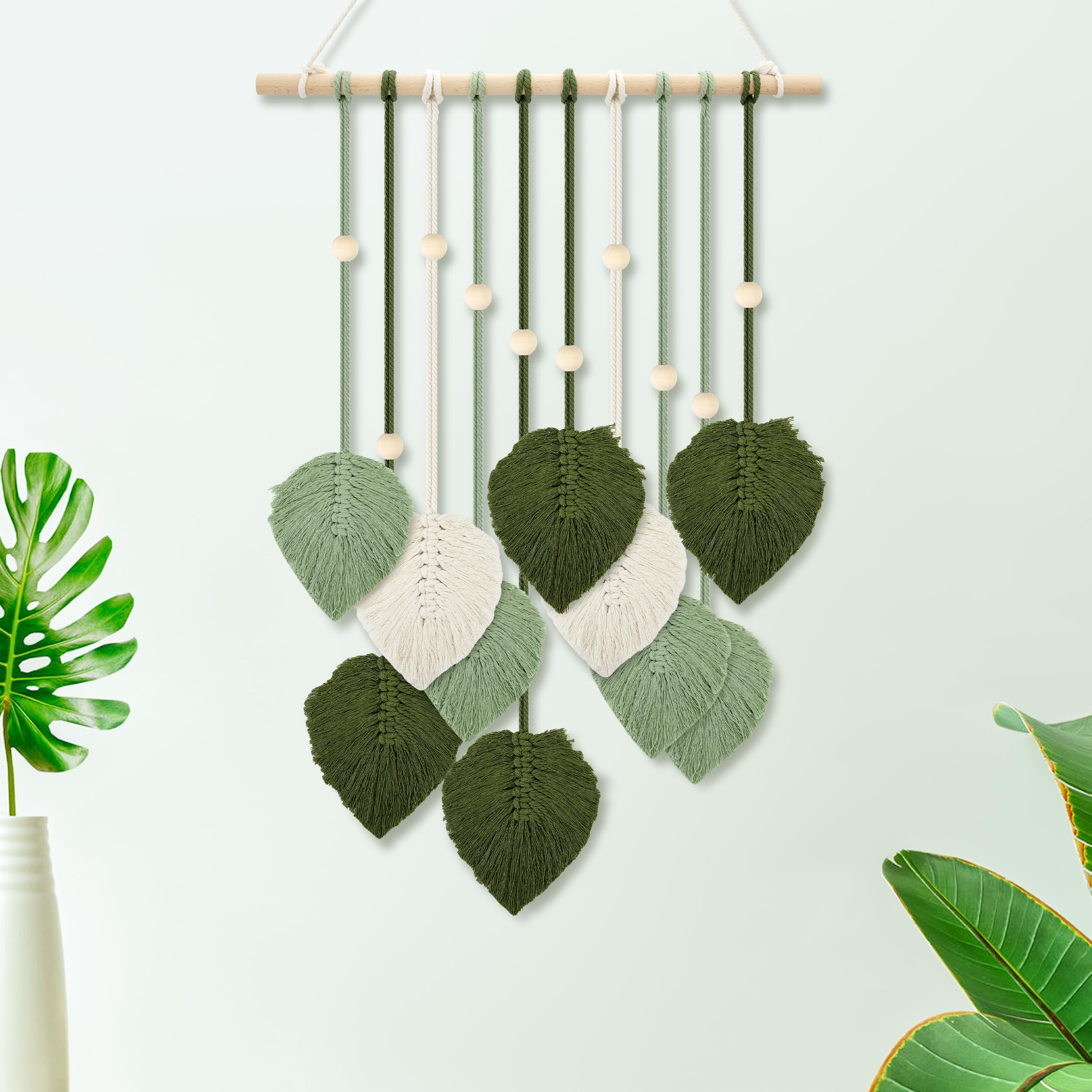 JGS Premium - Macramé Wandtapijt Met Houten Kralen En Groene Bladeren Boho Decoratie 40 X 62 Cm Voor Woonkamer En Slaapkamer Inclusief 1 Haak