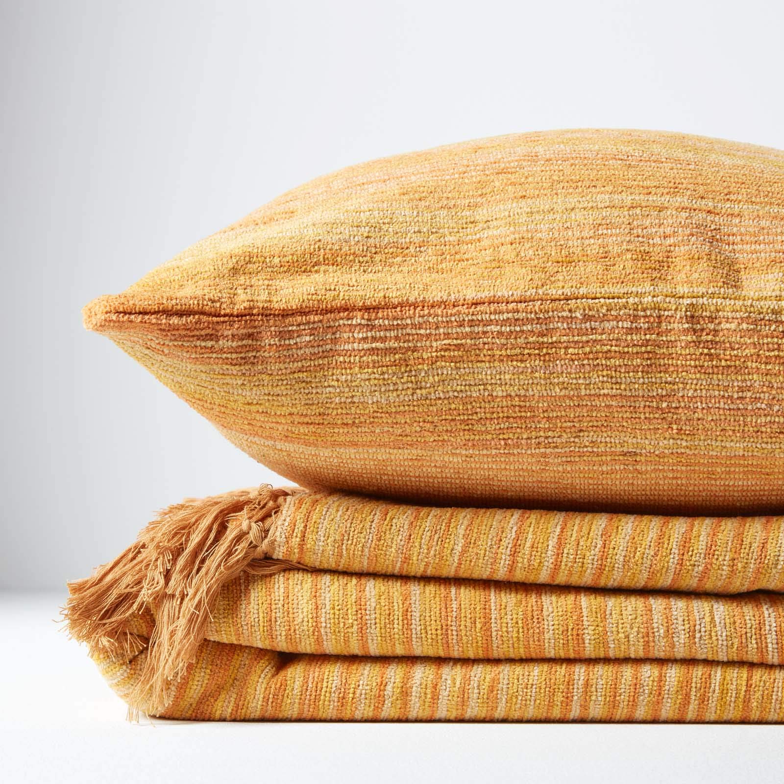 Homescapes Chenille-Tagesdecke, rost-orange, Wohndecke 220 x 240 cm, Sofaüberwurf/Plaid aus 100% Baumwolle mit Fransen, orange gestreift