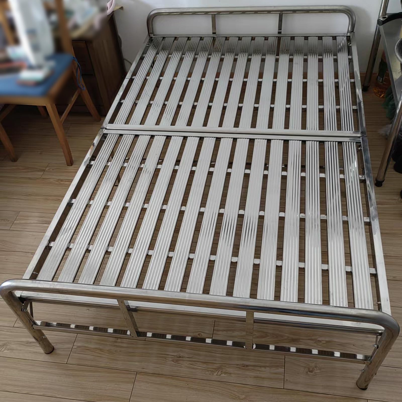 Struttura letto pieghevole in acciaio inox, letto portatile per adulti, stabile e portante, ideale per casa e ufficio, design compatto per riporre facilmente