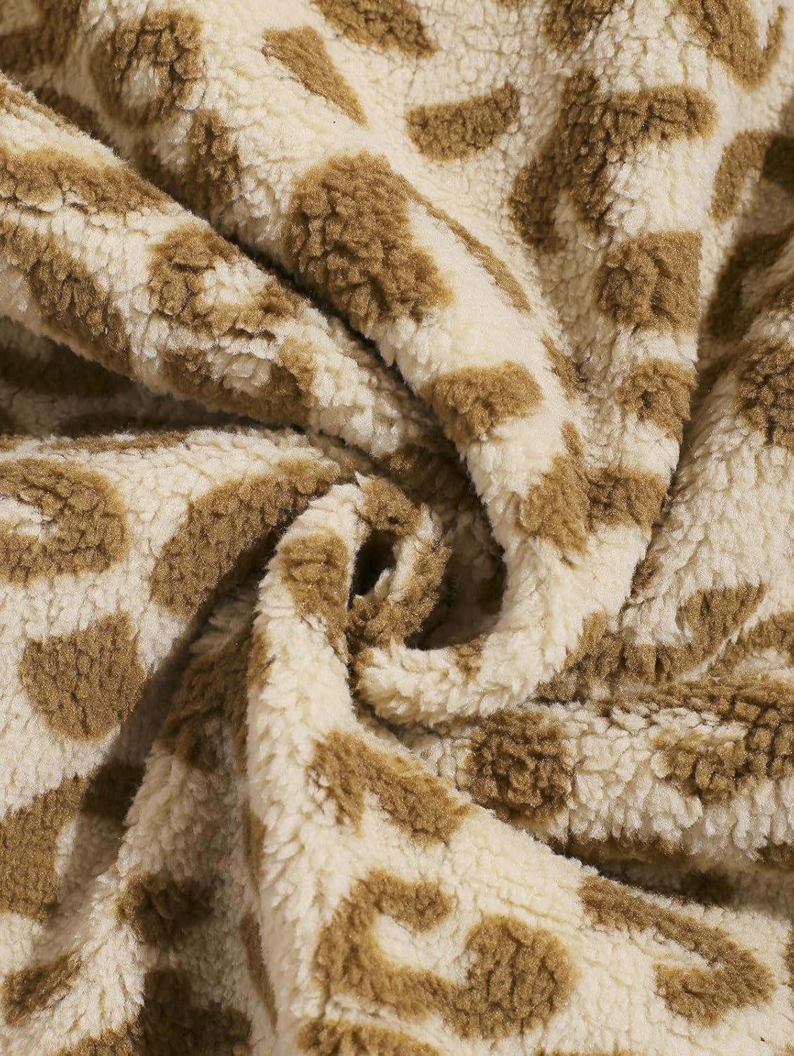 ZAFUL Men’s Retro Geometric Aztec Polar Fleece Sweatshirt – Quarter Zip Pullover with Fuzzy Contrast and Kangaroo Pocket - Image 6