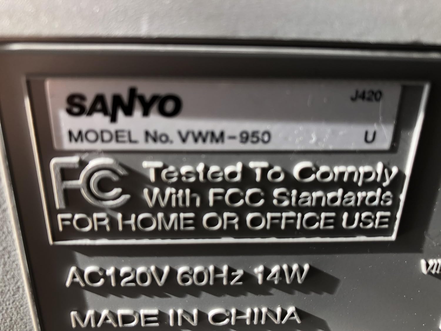 Sanyo VWM-950 4 Head Hi-Fi Stereo VCR with Front A/V Inputs