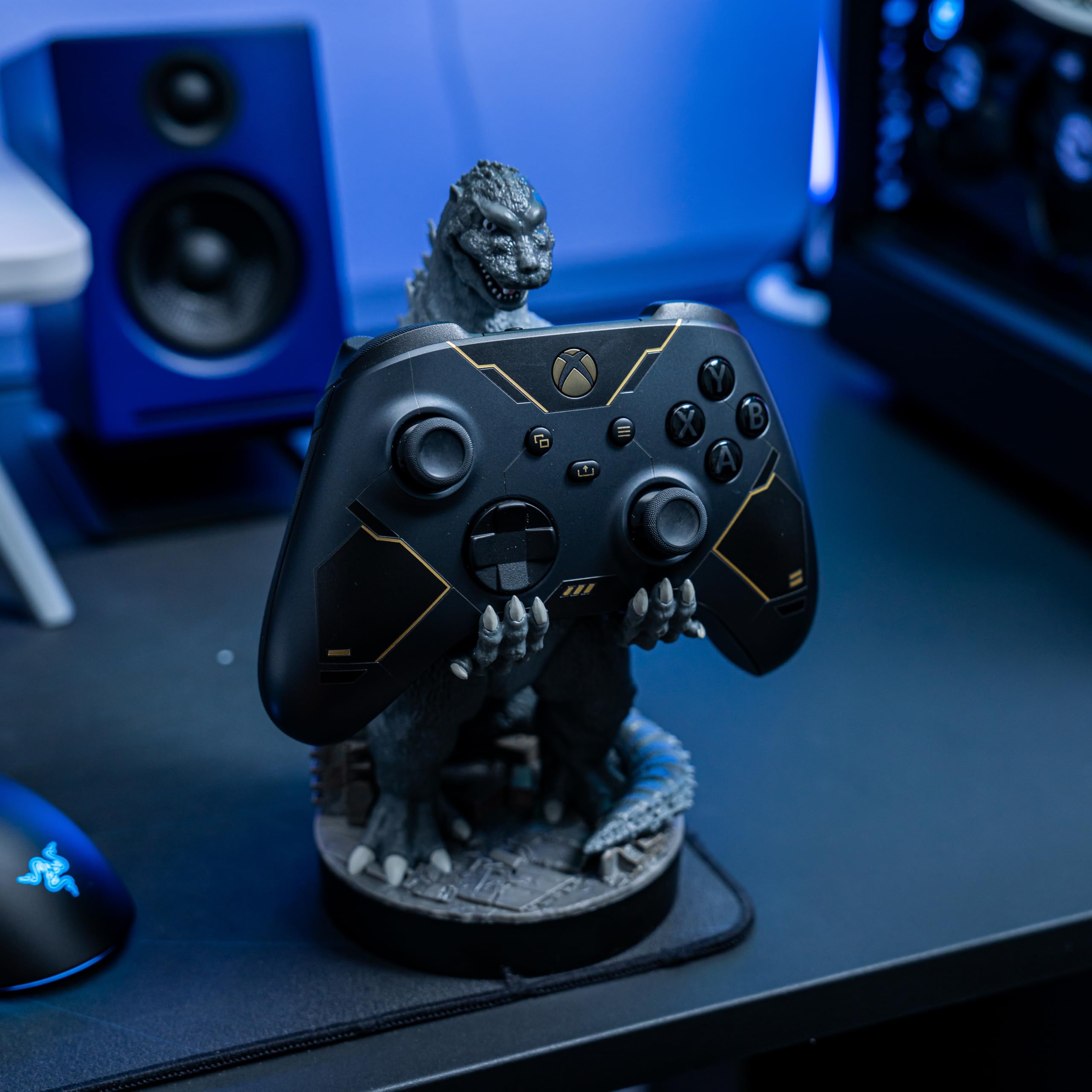Cableguys Godzilla Gojira City Destroyer Controller Halter & Handy Ständer - Gaming Zubehör für Schreibtisch-Setup, Ständer Kompatibel mit Xbox-, PlayStation- & den meisten Standard-Controllern