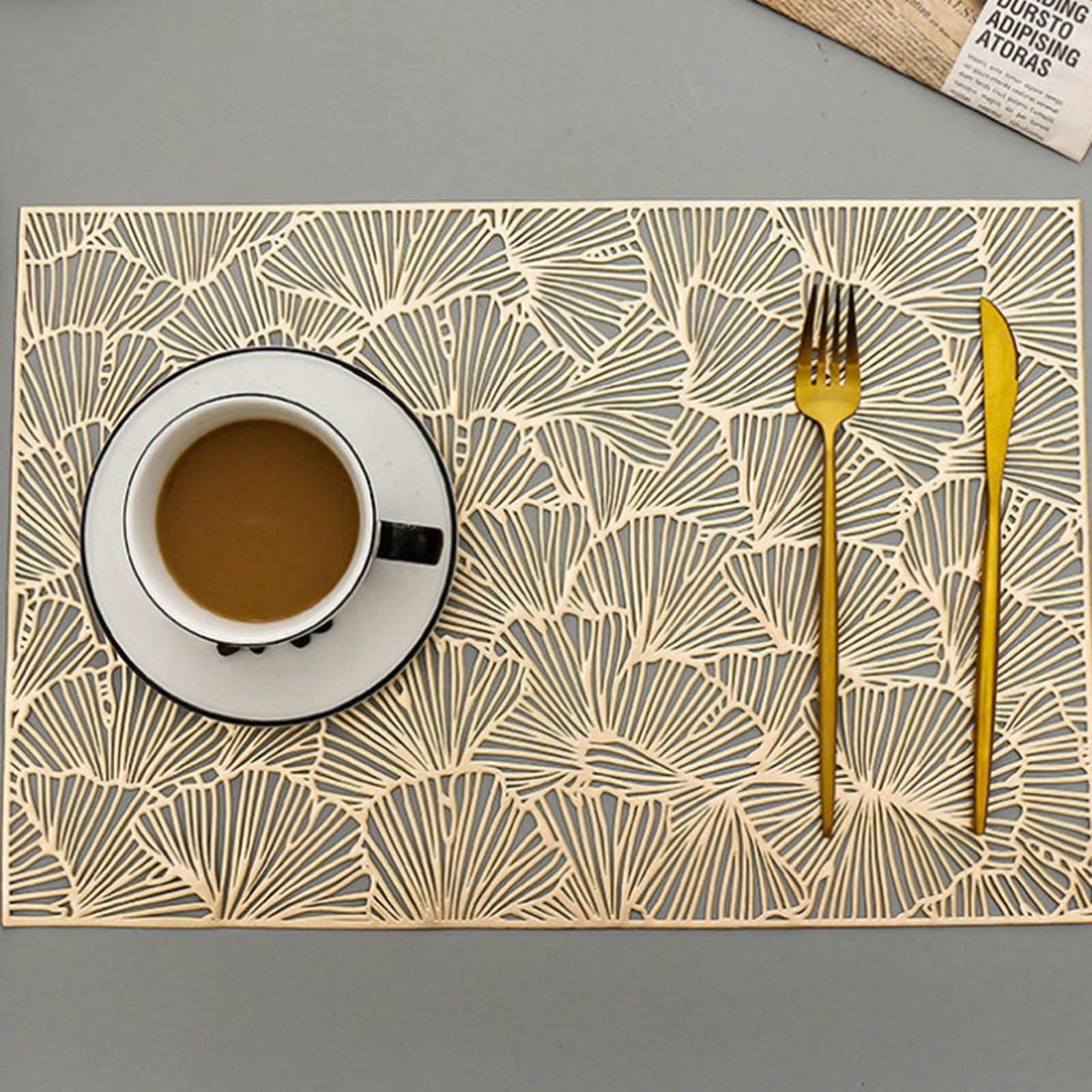 Set de Table Lot de 10, Sets de Table Lavables PVC Rectangulaire avec Motif de Feuille de Ginkgo Creux Antidérapant Résistant à l'usure à la Chaleur, Or, 45x30CM