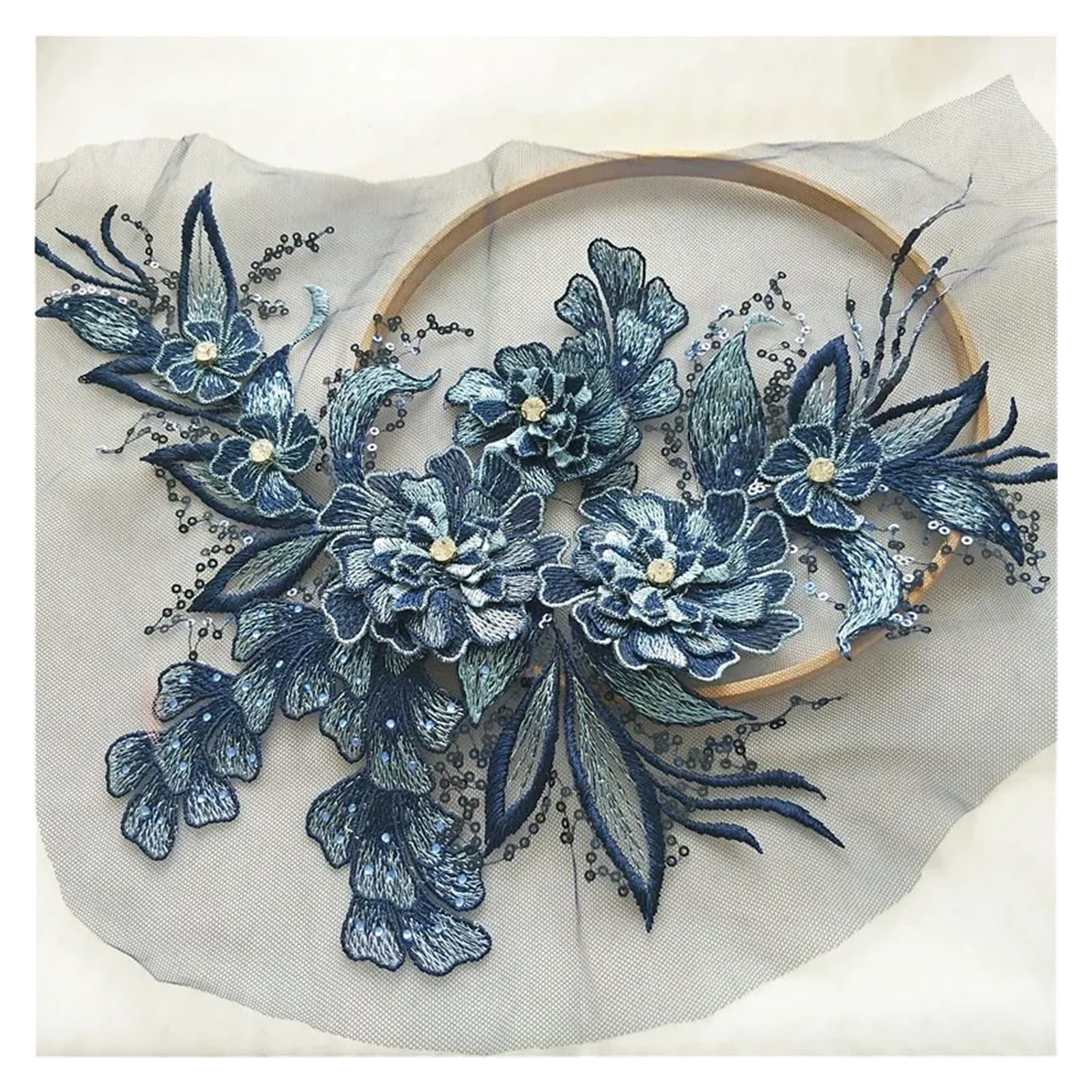 Patch brodé en dentelle 3D bleu pour motif appliqué de robe mariée et cérémonie 38x24cm