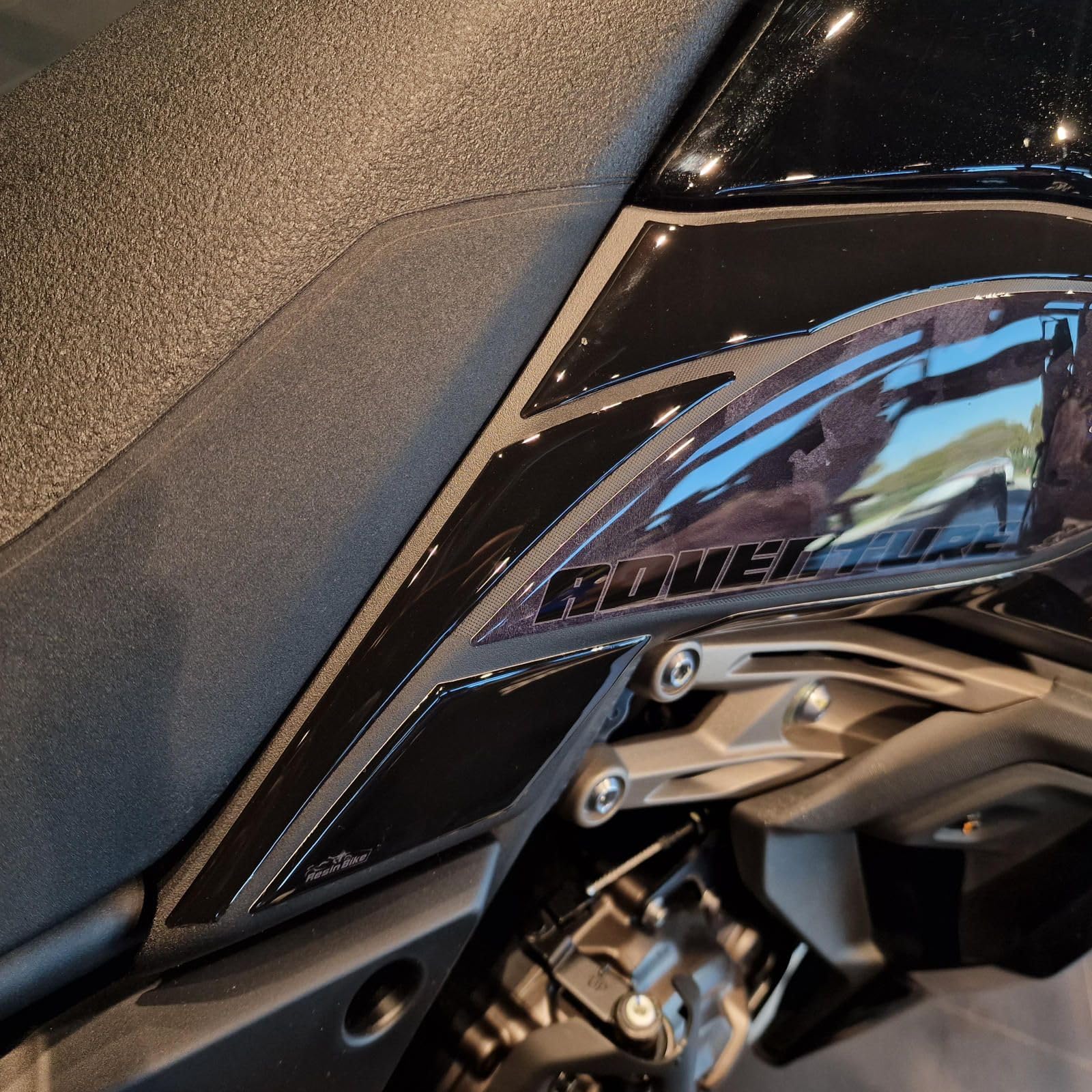 Autocollant / Protection De Réservoir Resine Origine Moto Guzzi V85 TT E5 2019 2024 P 726668 Autocollant / Protection De Réservoir Resine Origine Moto Guzzi V85 TT E5 2019 2024 P 726668