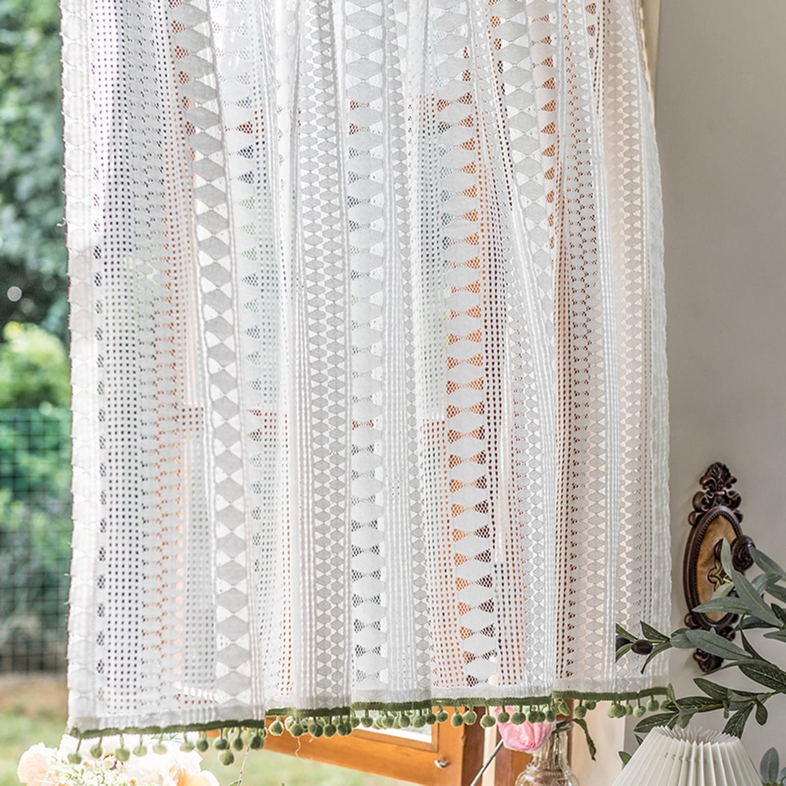 A.Monamour Tenda Corta Per Piccola Finestra Bianca Semi Trasparente Geometrica Cotone Uncinetto Pizzo Con Pompon Mantovana Mezza Per Cucina Bistrot Caffè Porta Finestra a Vetro