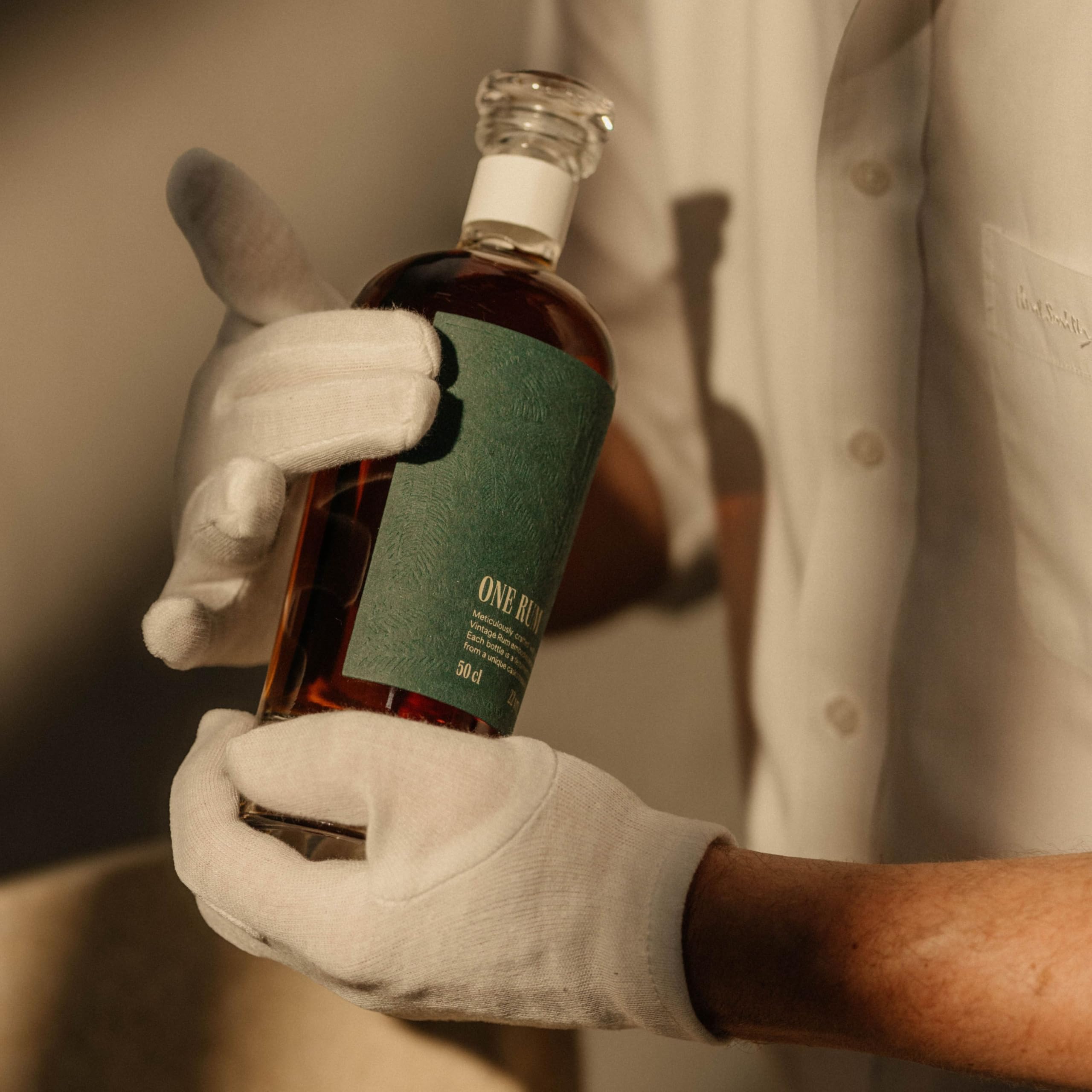ONE RUM No. 3 – Premium Rum aus Panama | 22 Jahre gereift | Column Still | Streng limitiert auf 332 Flaschen | Fassstärke 60,1% Vol. | Exklusive Rarität & Geschenk für Männer, Genießer & Sammler