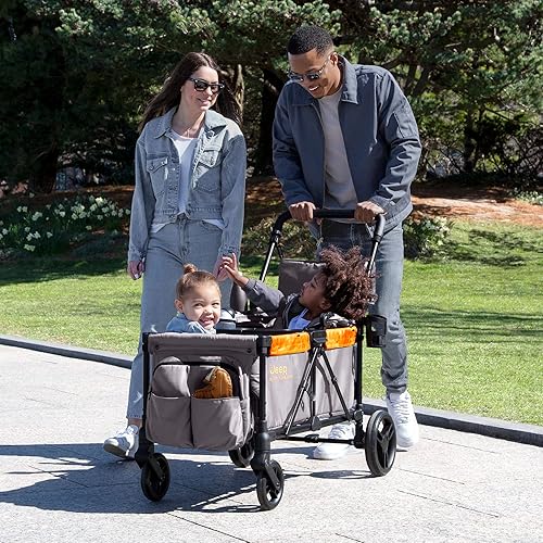 Vista 9 de Delta Children - Cochecito todoterreno Jeep Sport, incluye toldo, organizador para padres, manubrio ajustable, bandeja para aperitivos y portavasos