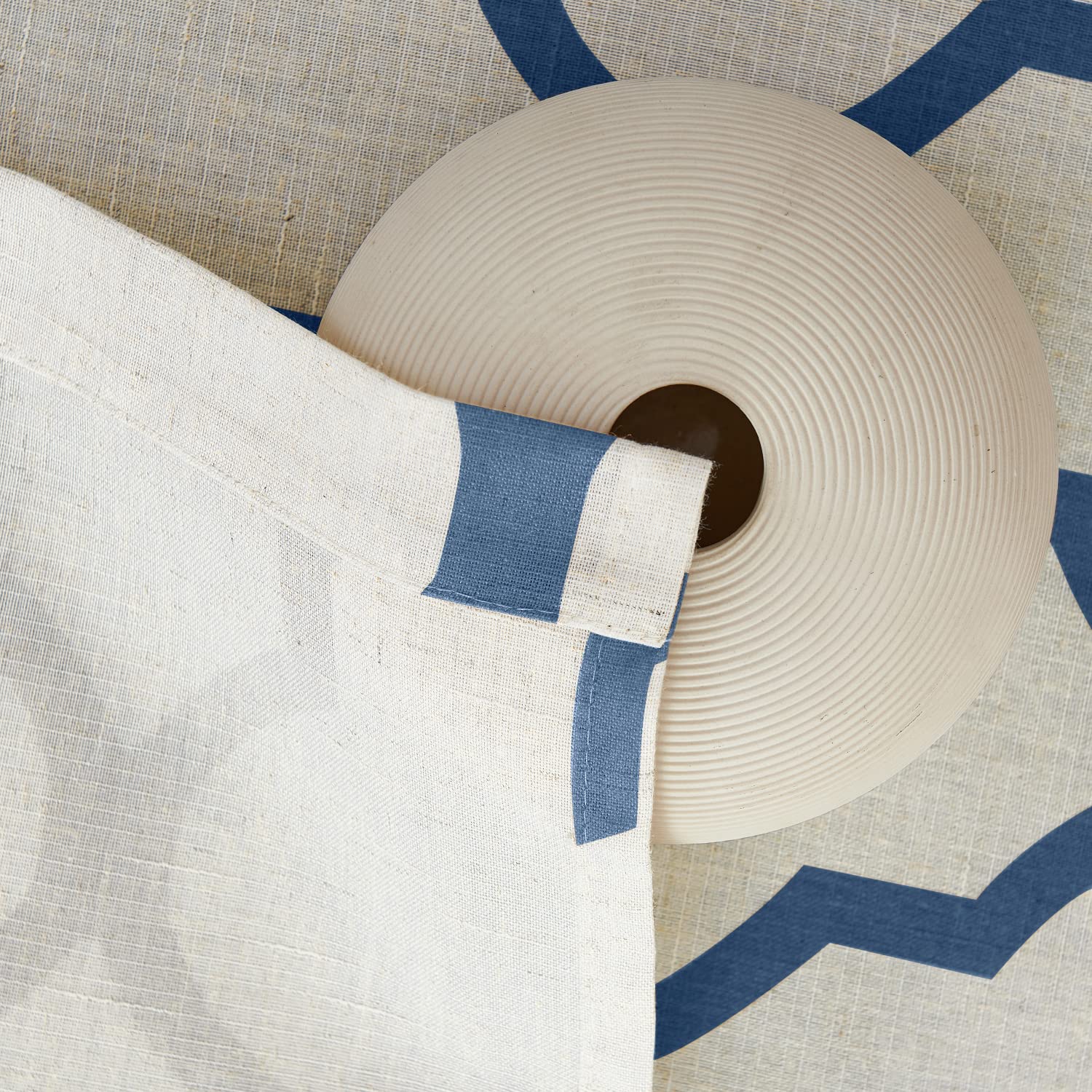 TOPICK - Tende con motivo geometrico, effetto lino, tende da cucina, oscuranti, stile marocchino, 65 cm x 60 cm (larghezza x altezza), blu su beige