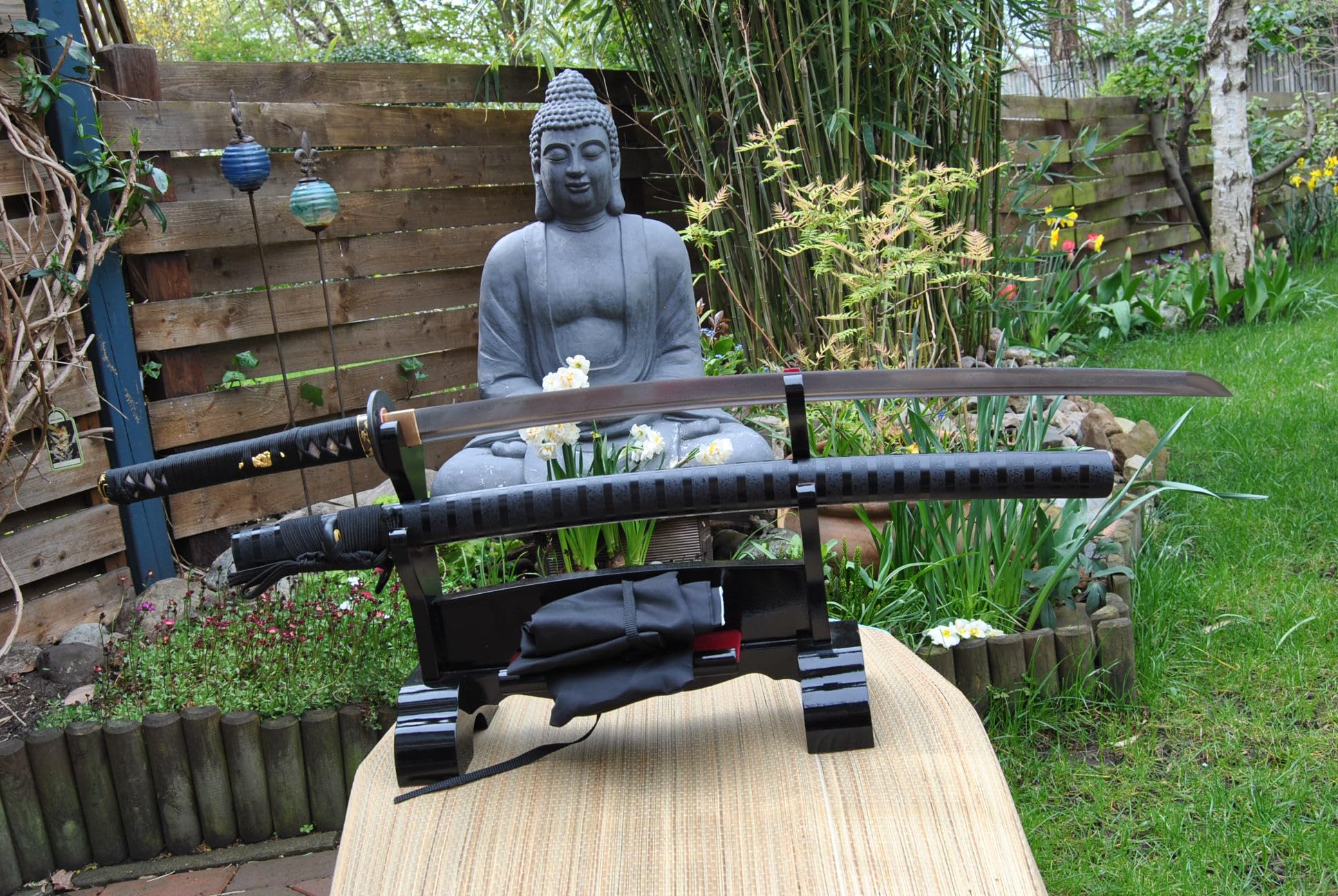 Samurai Schwerter Bamboo Katana Schwert - scharf, echt & handgeschmiedet - gefaltetes Katana Schwert ohne Ständer - echtes Japanisches Samurai Sword aus Kohlenstoffstahl - Japan Deko Katanas