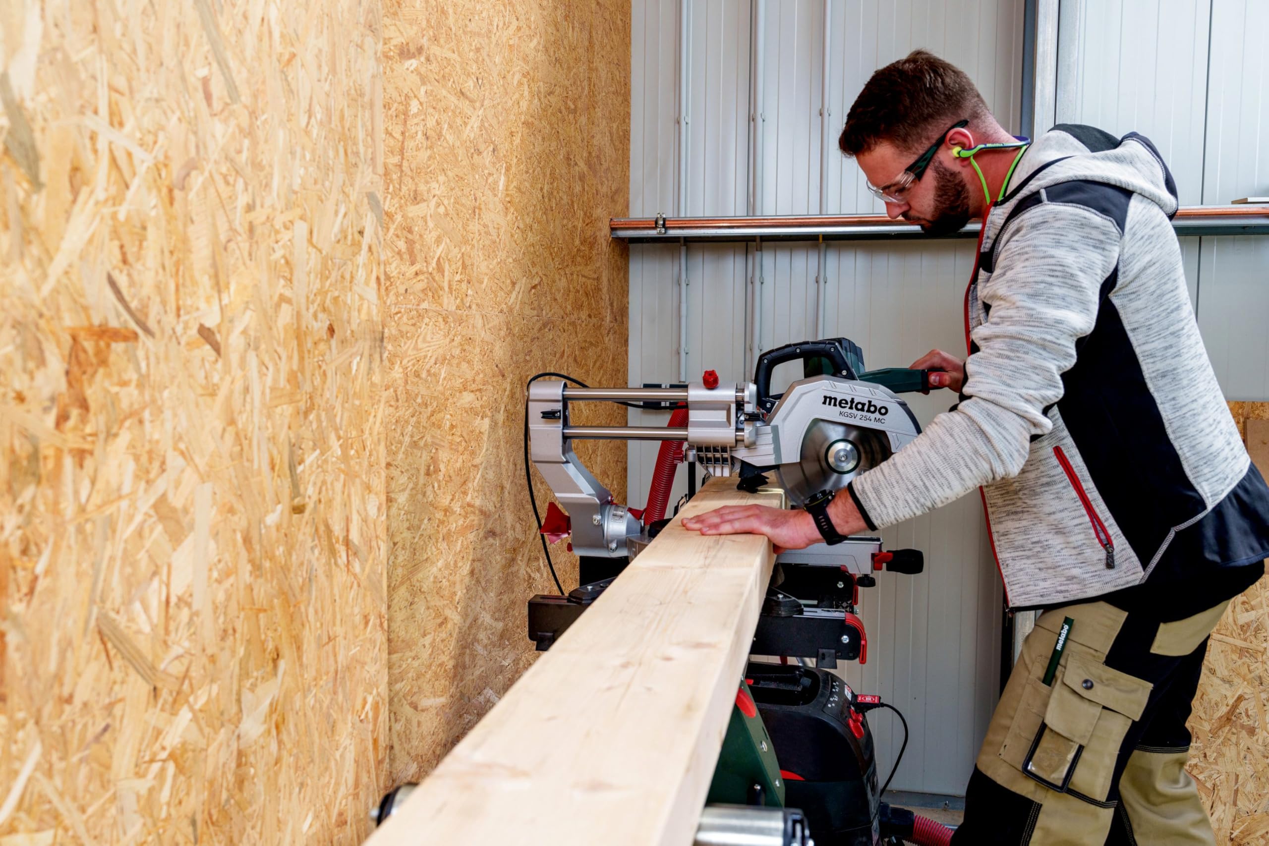 Metabo KGSV 254 MC Scie à Onglets Radiale Compacte 1800W Double Inclinaison Ligne de Coupe LED