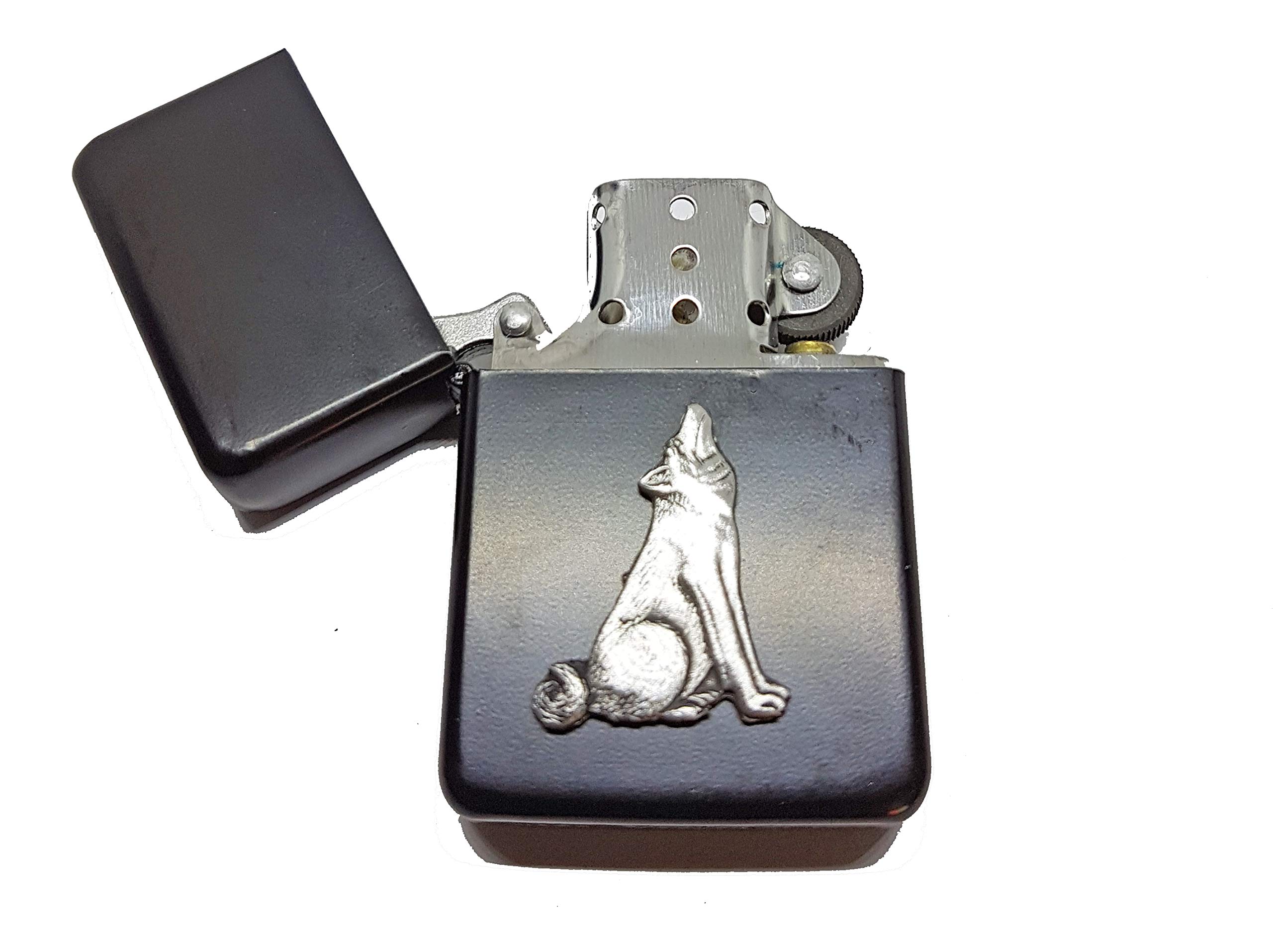 Briquet à essence loup hurlant avec sa pochette cadeau en étain