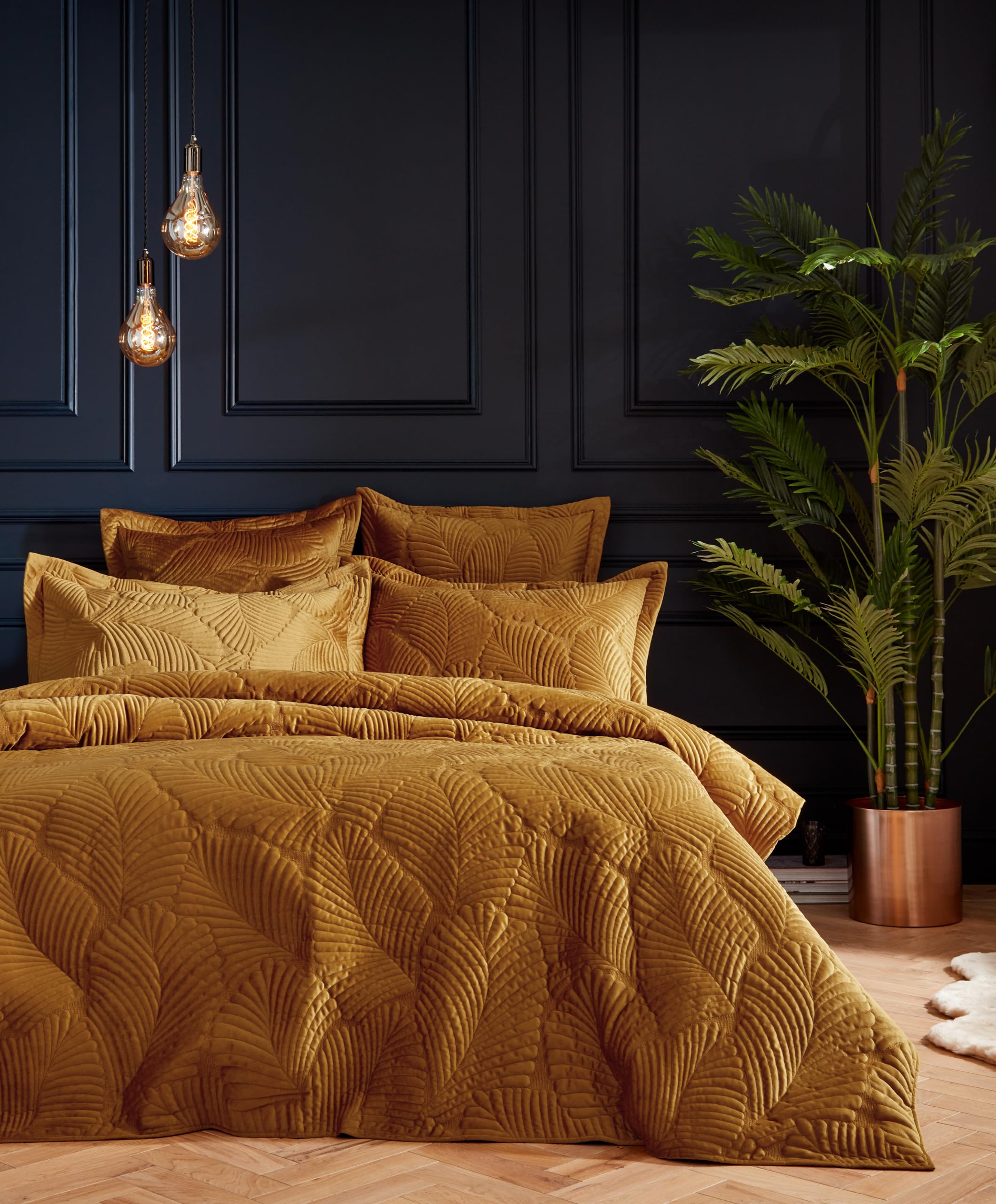 Paoletti Unisex Gold Palmeria Quilted Velvet Duvet Cover Set In | Size: Double