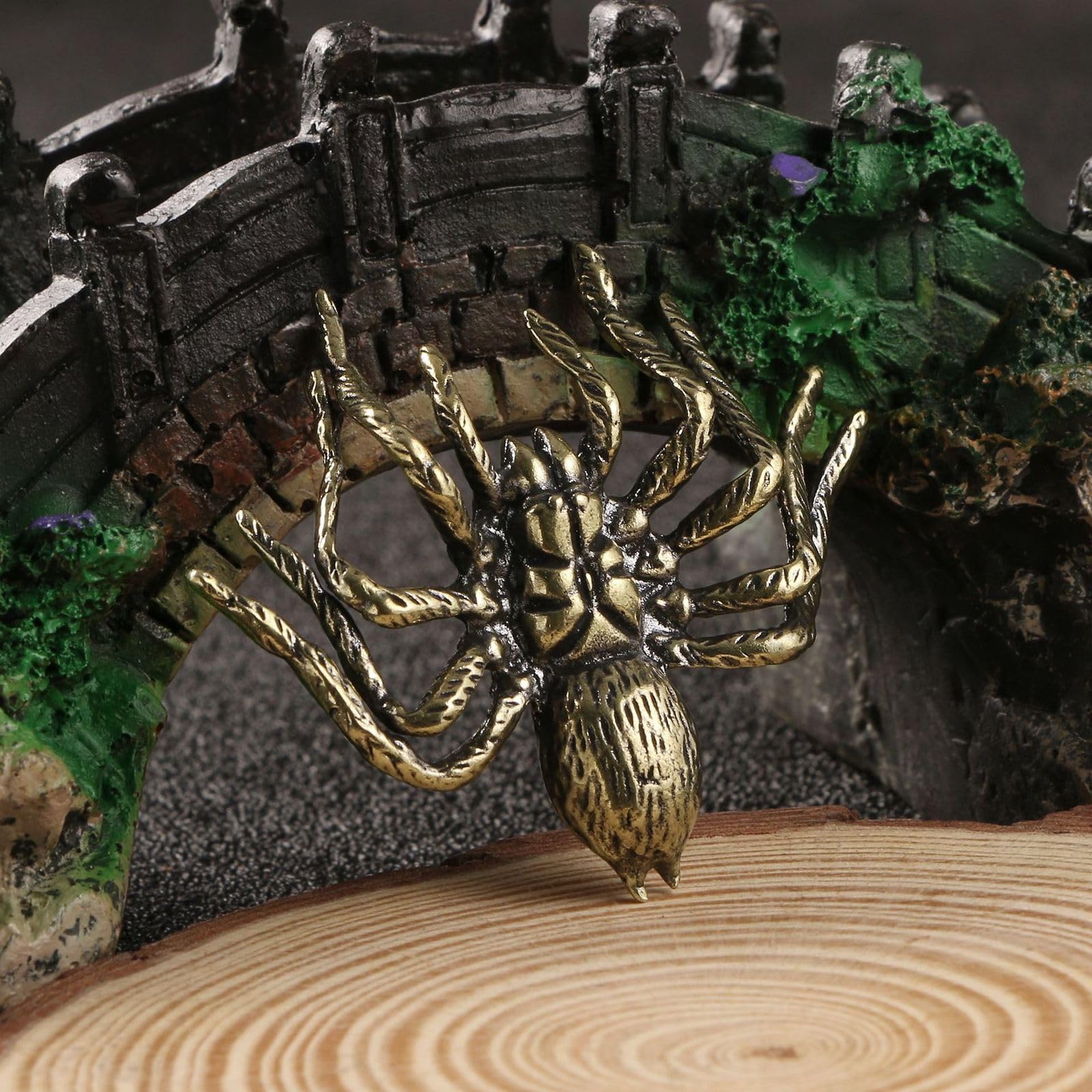 NBKLSWSUI Handmade Bronze Spider Sculpture Figurine Sculture For Living Room Home Office Desk Bedroom Unique New Homeowners Feng Shui Sculptural