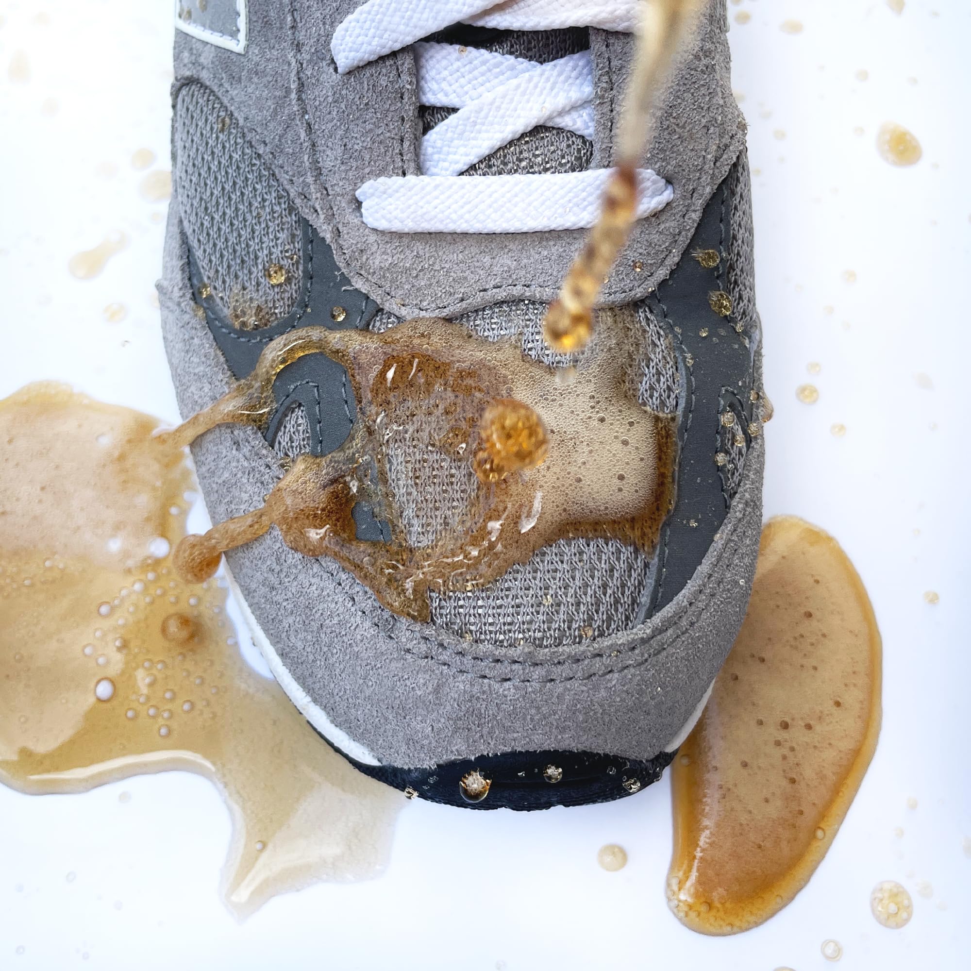 Shoozas - Spray Protector de Zapatillas - Impermeabilizante de Calzado - Repelente de Agua y Manchas - Fórmula Hidrofóbica - Sin Aerosoles ni Propulsores - Ideal para Gamuza, Nobuck, Lona y Nailon