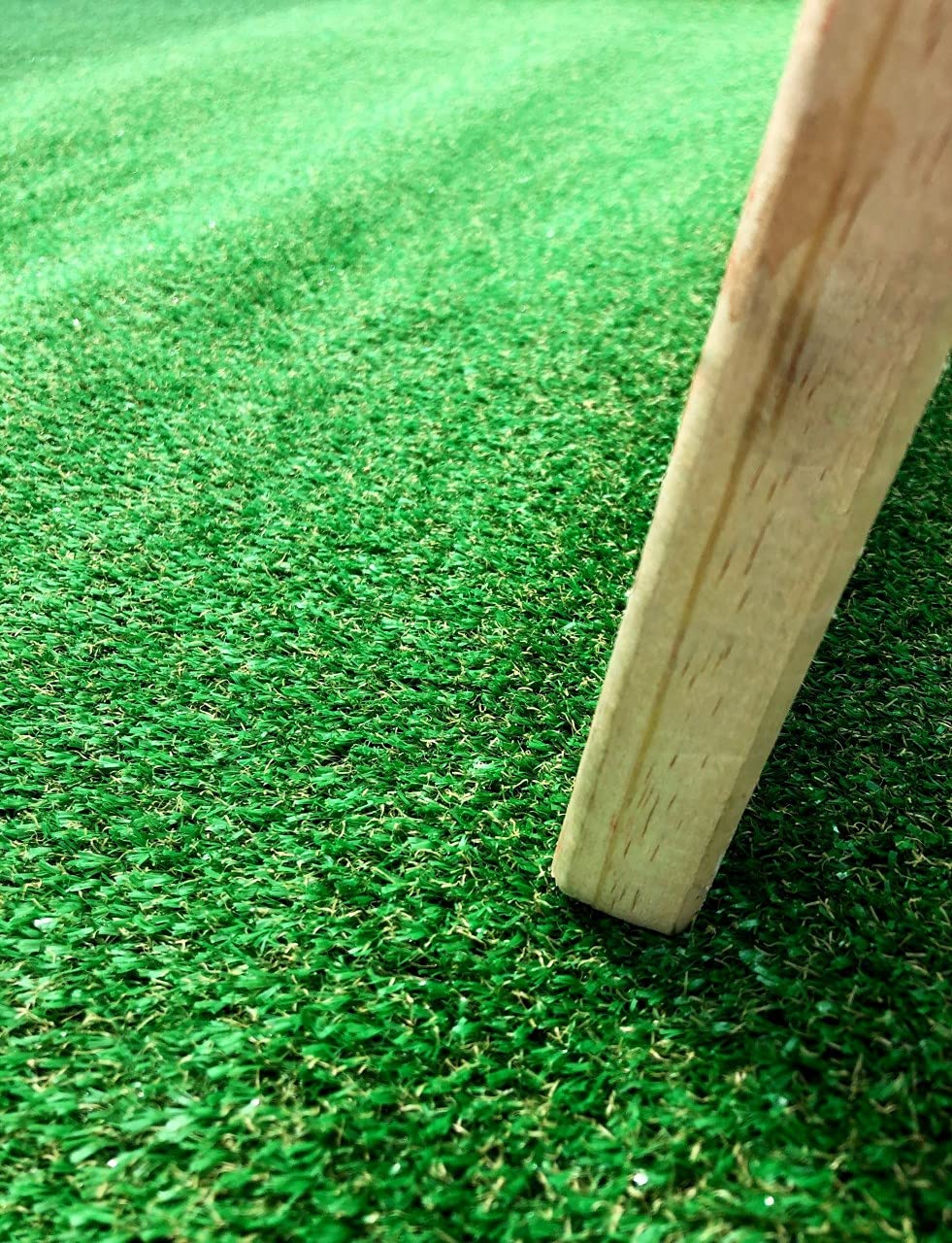 MadeInNature Gazon Artificiel Vert LARZAC, Aspect Naturel Fibres Vertes, Pelouse Synthétique Extérieure, pour Balcon, Terrasse, Nombreuses Dimensions (Largeur 2,00 x Longueur 3,00m)
