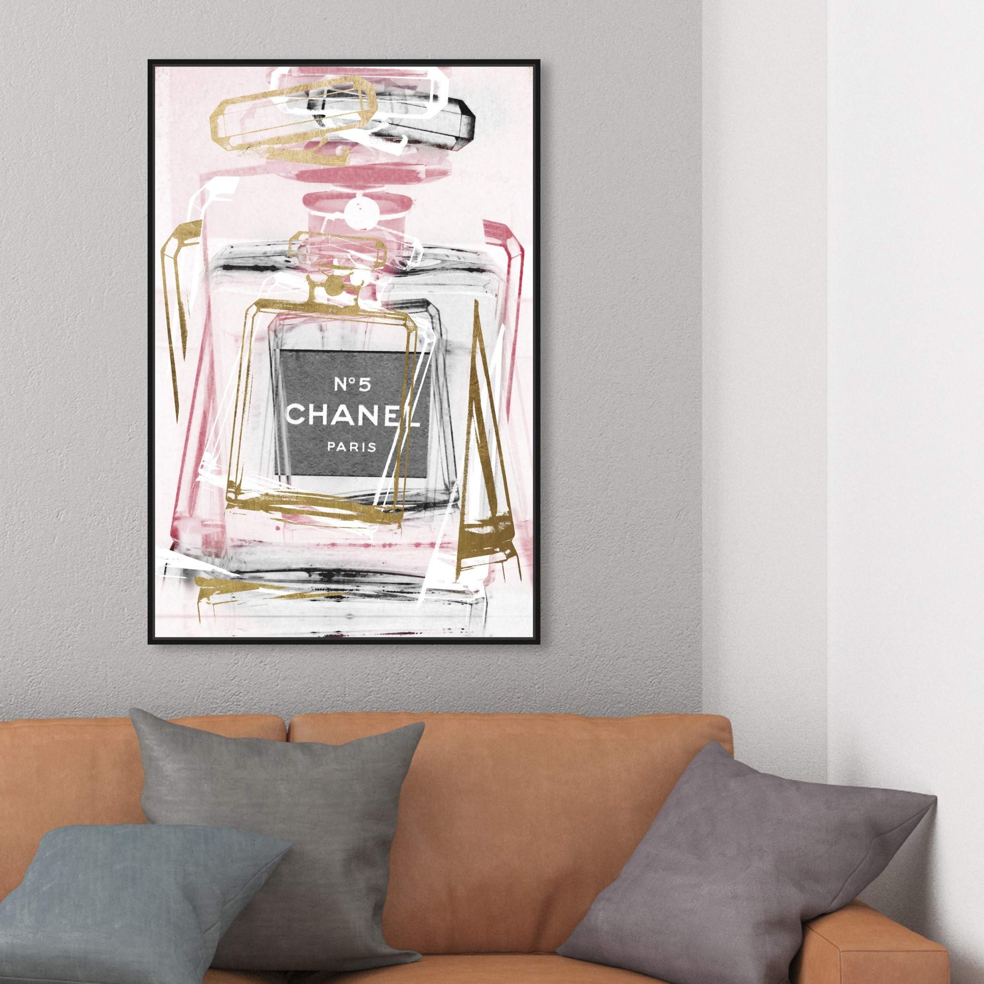 Oliver Gal N°5 CHANEL PARFUM アート作品 Amazon.com: The Oliver Gal Artist Co. Fashion Framed Wall