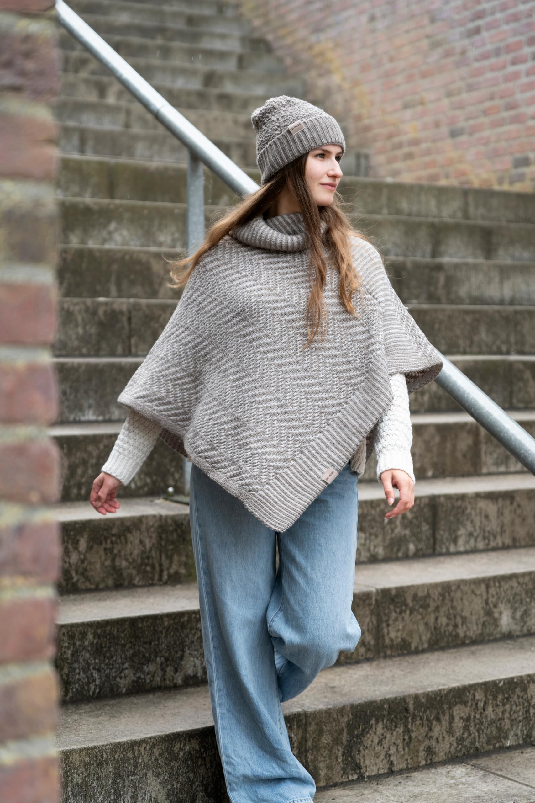 Knit Factory - Amber Poncho Tricoté