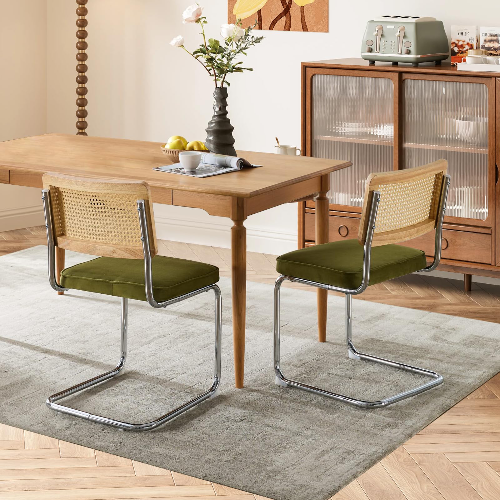 SoarFlash Mid-Century Moderne Esstühle, Handgewebte Rattanlehne, Cantilever-Struktur aus Verchromtem Stahl, Weiches Samtpolster, Set aus 2, Grün