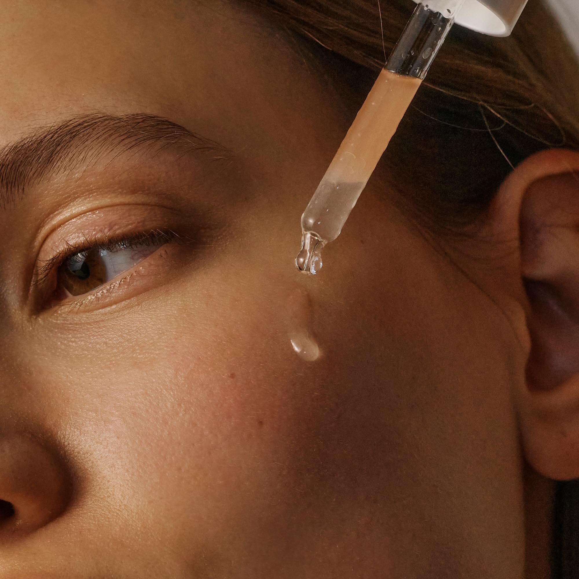 Korres Apothecary Wild Rose Spotless Serum, 15% witamina C z olejkiem z dzikiej róży i przeciwutleniaczami, serum z witaminą C dla blasku i odcienia skóry, codzienna pielęgnacja skóry dla kobiet i