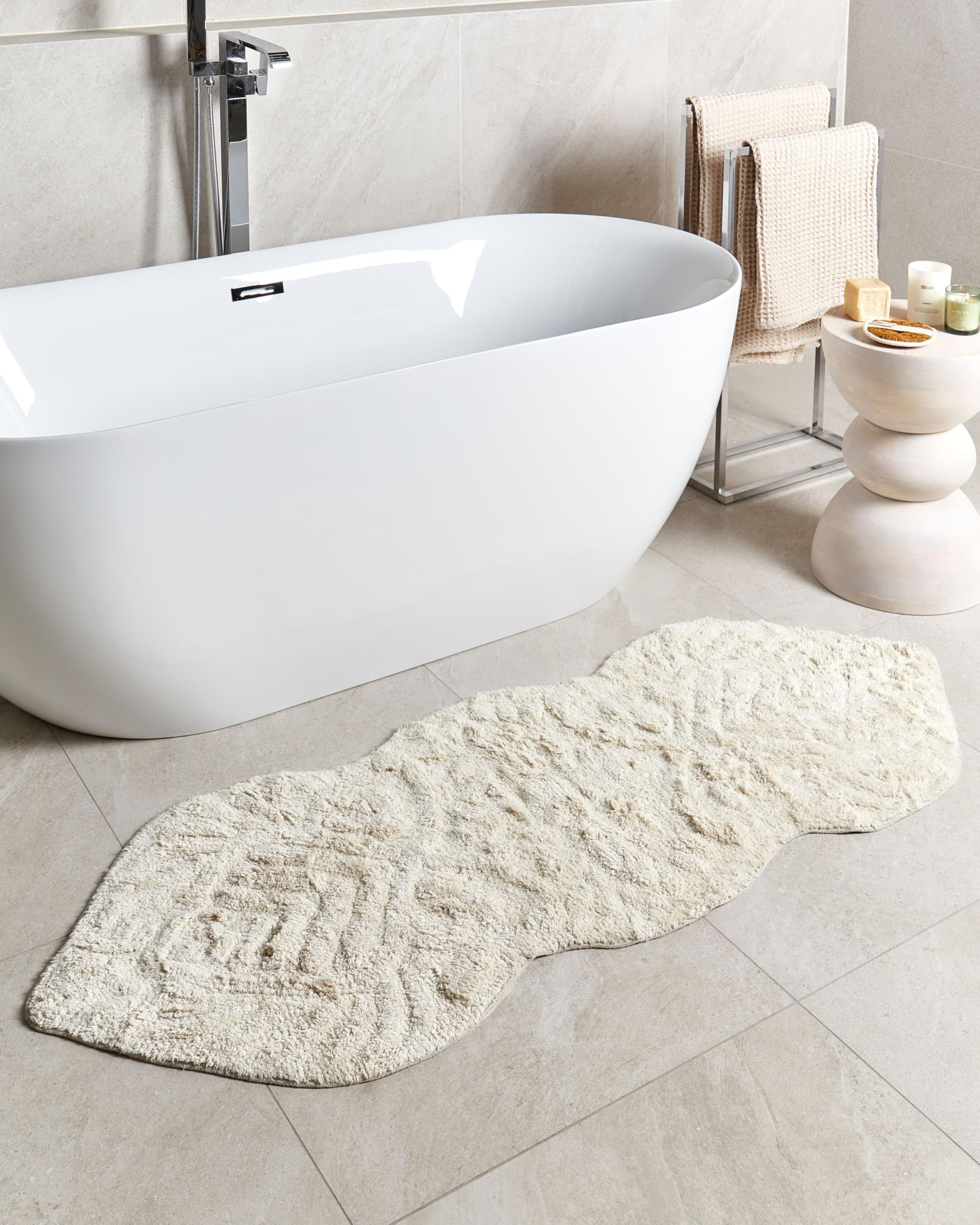 Beliani Tappeto da bagno moderno in cotone di forma irregolare 150 x 60 cm Modello decorativo Accessori da bagno Beige
