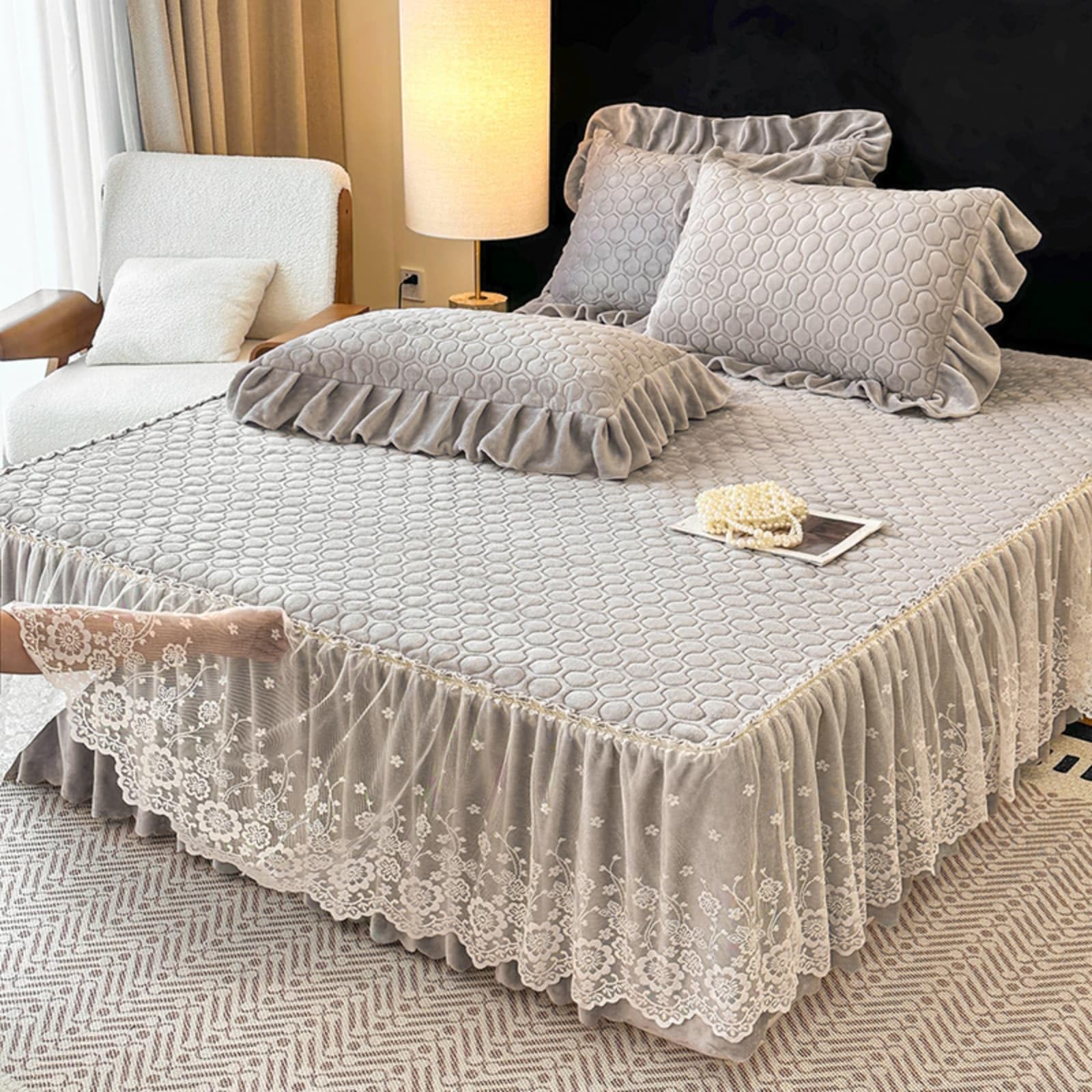 Odot Cache Sommier Flanelle, Jupe de Lit a Volant Cache-Sommiers Matelassée Doux Microfibre Bordure en Dentelle Drap Housse Élastique avec Jupe Drap Housse Lavable (Gris Clair,180x200cm)