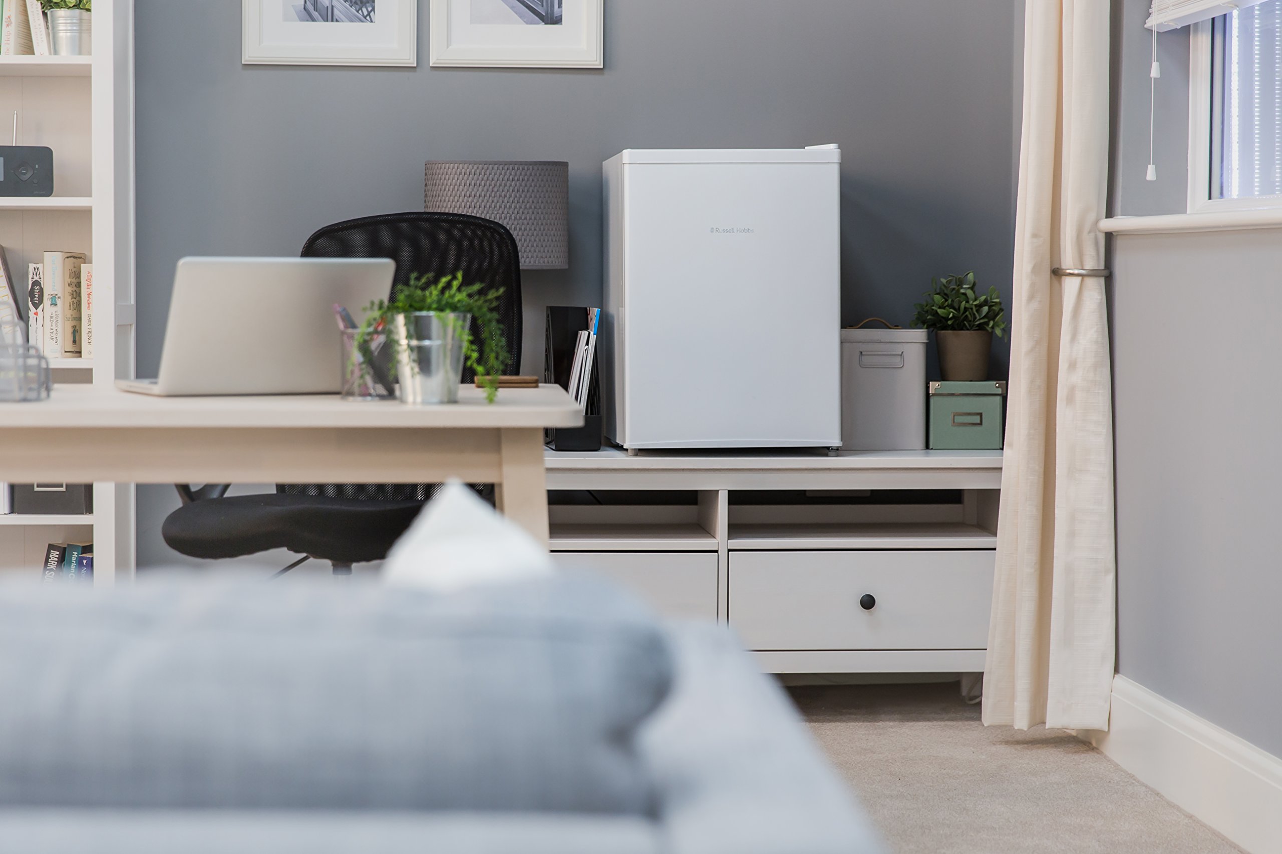 Russell Hobbs RHTTF67W 66 Litre Reversible Doors F Table Top Mini