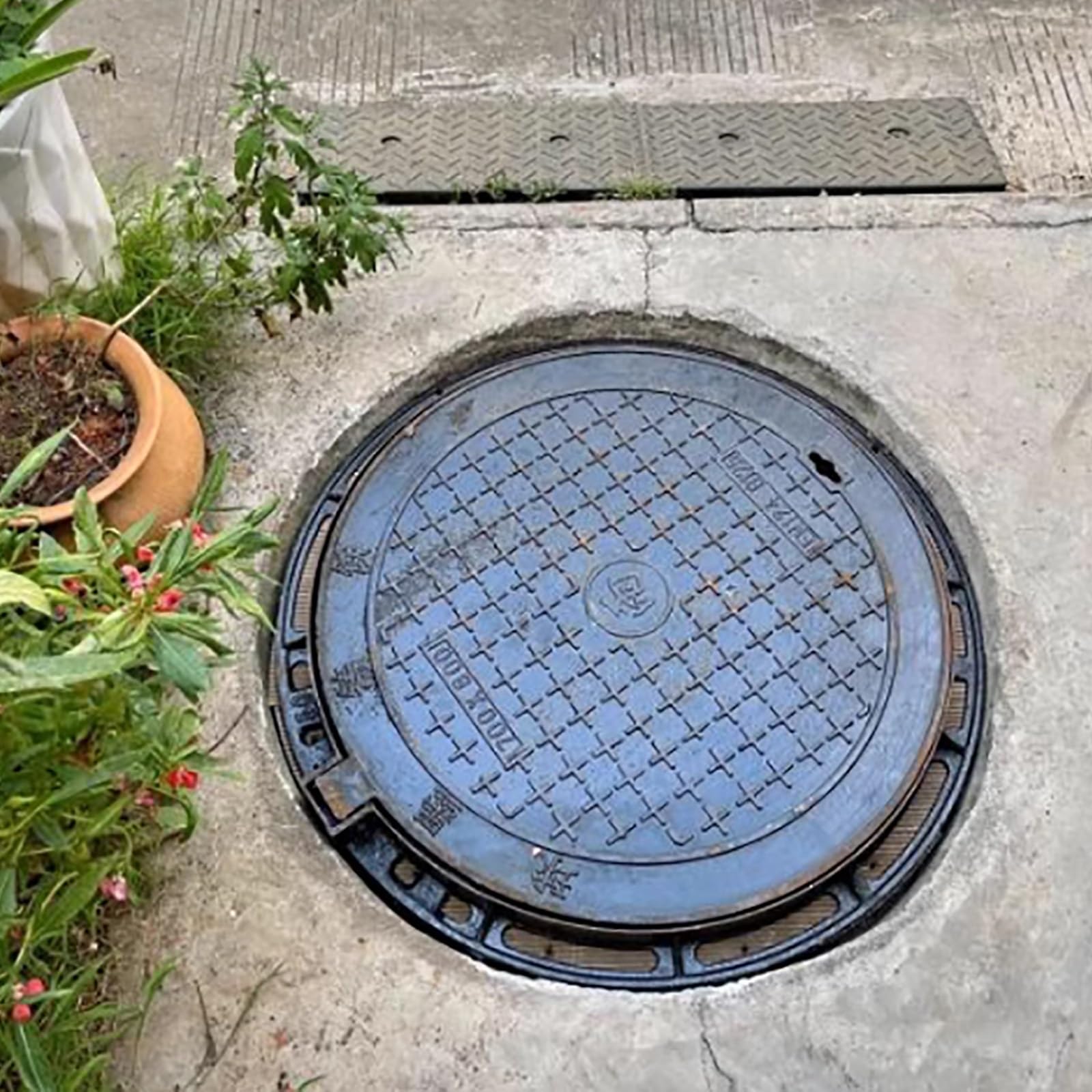 Cast Iron Manhole Cover And Frame 28”, Round Sewage Basin Cover