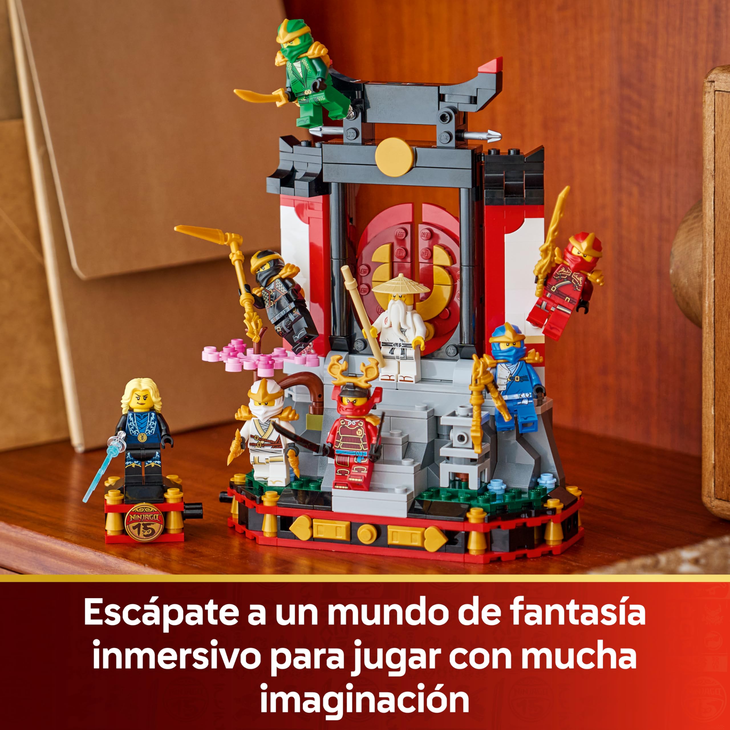 LEGO Ninjago Exposición de Personajes Ninja: 15 Aniversario - Puerta de Monasterio con 8 Minifiguras Coleccionables y Espadas - Regalo Nostálgico para Niños de 14+ Años y Fans Adultos - 71866