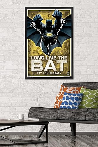Miniatura 2 de Trends International DC Comics - Póster de pared de Batman con el 80 aniversario, 22.375 x 34 pulgadas, versión enmarcada en negro